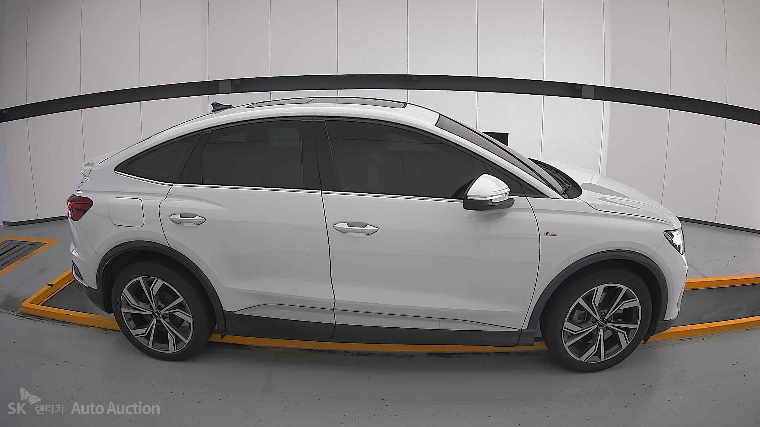 2022 - audi q4