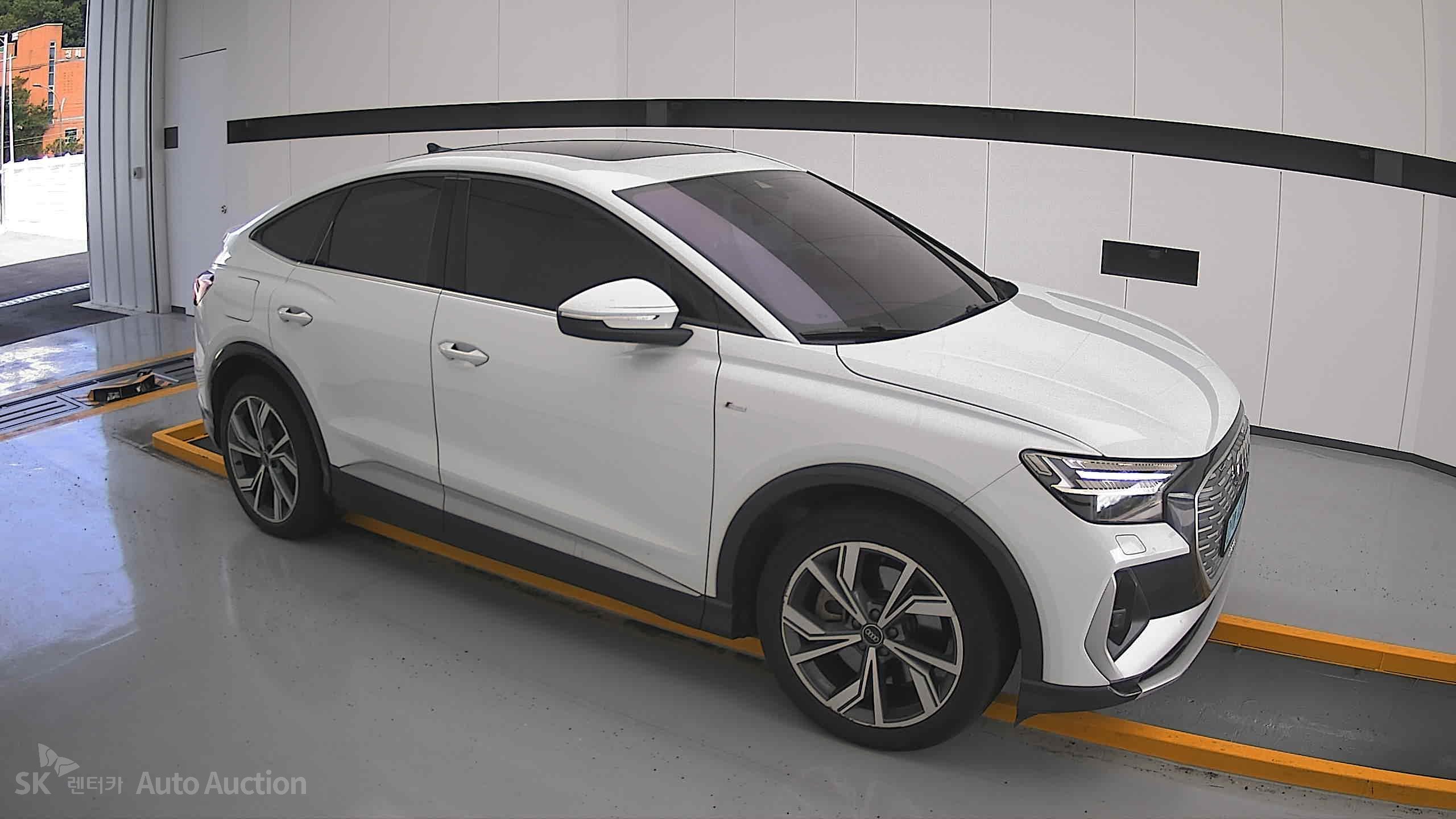 2022 - audi q4