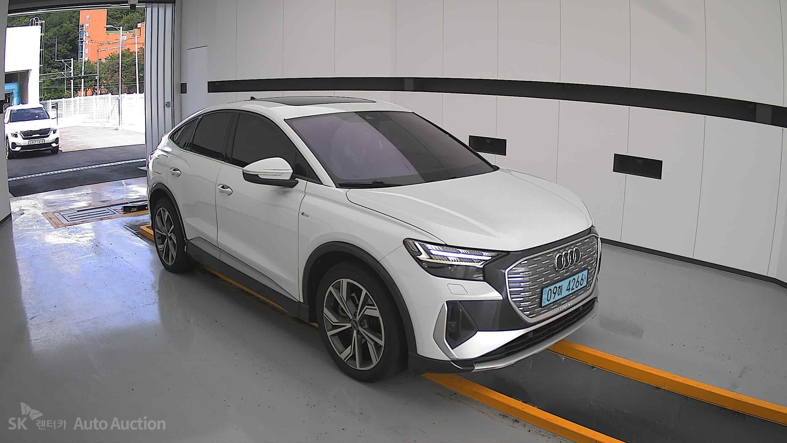 2022 - audi q4