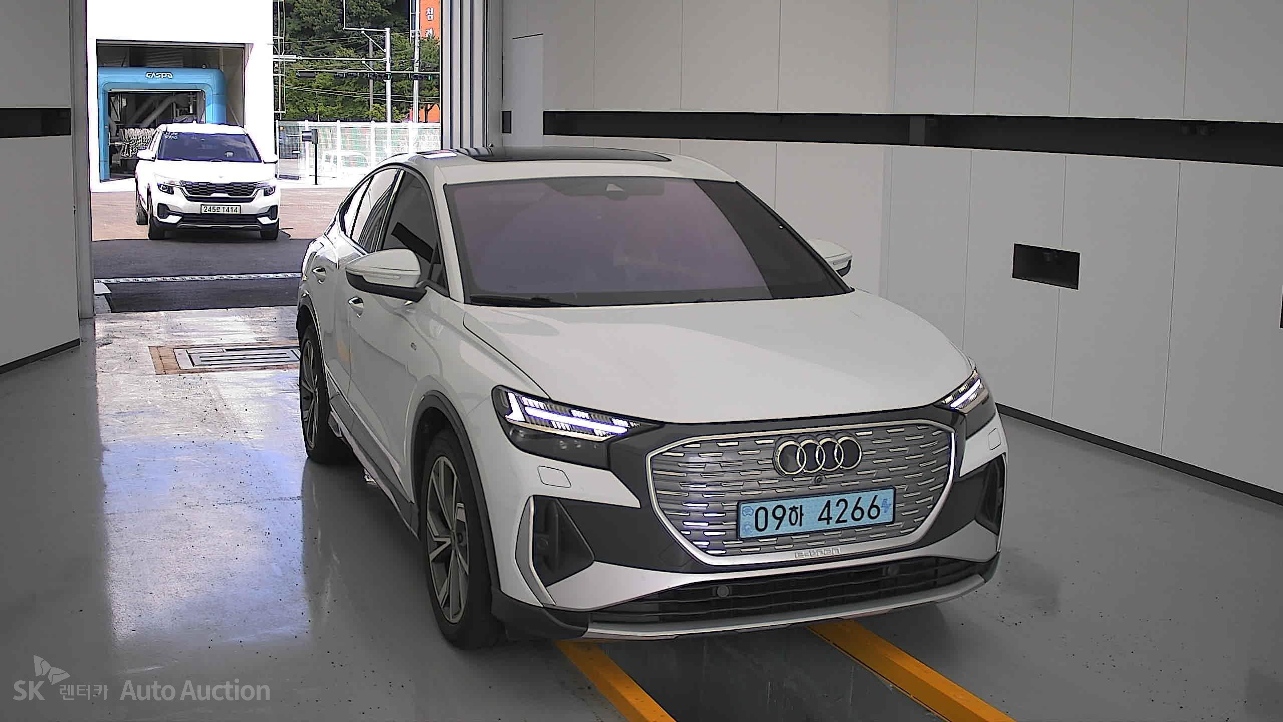 2022 - audi q4