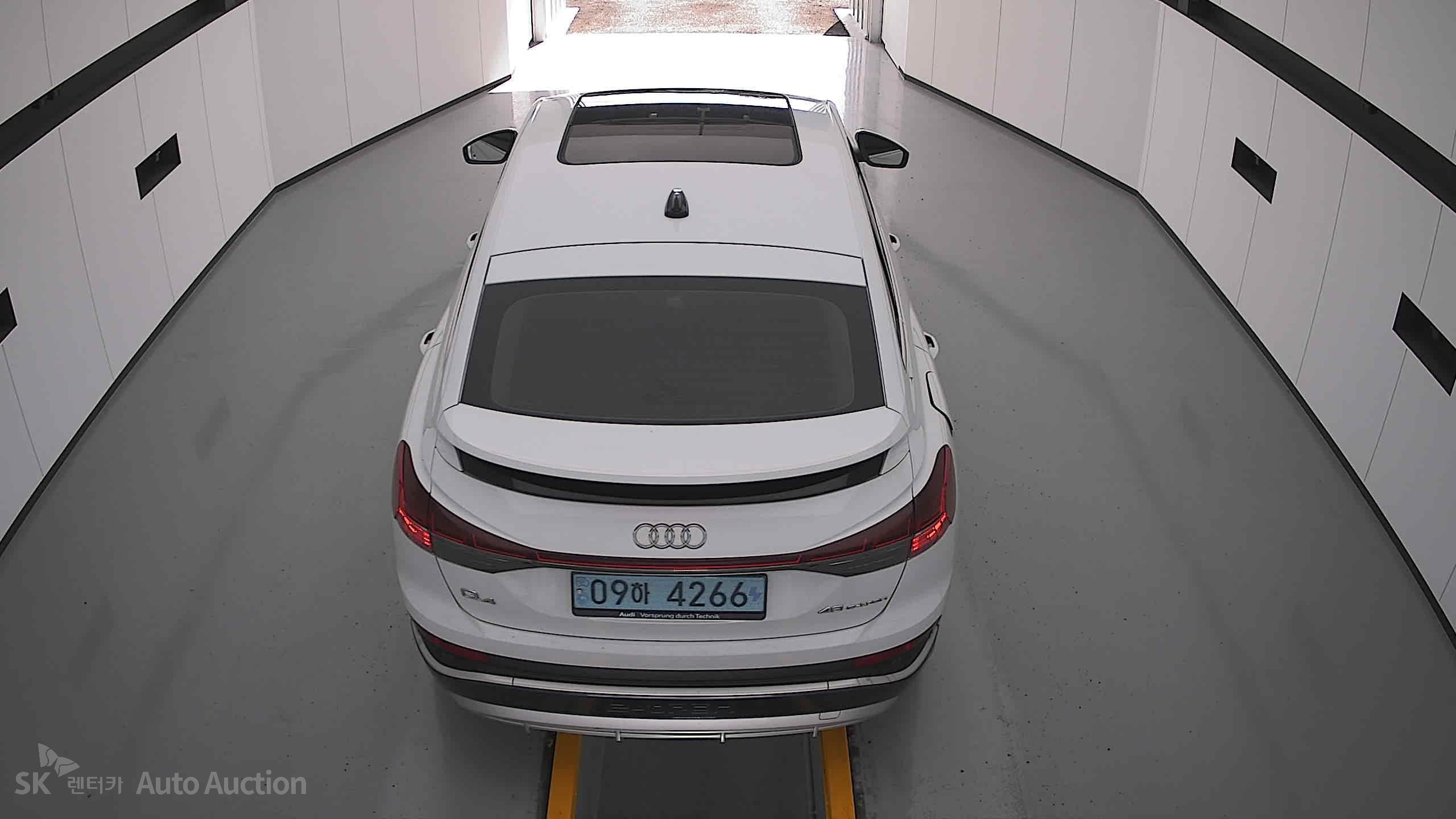 2022 - audi q4