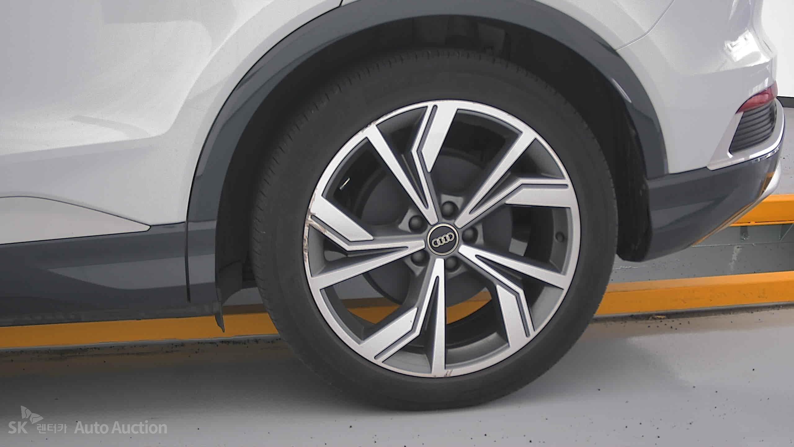 2022 - audi q4