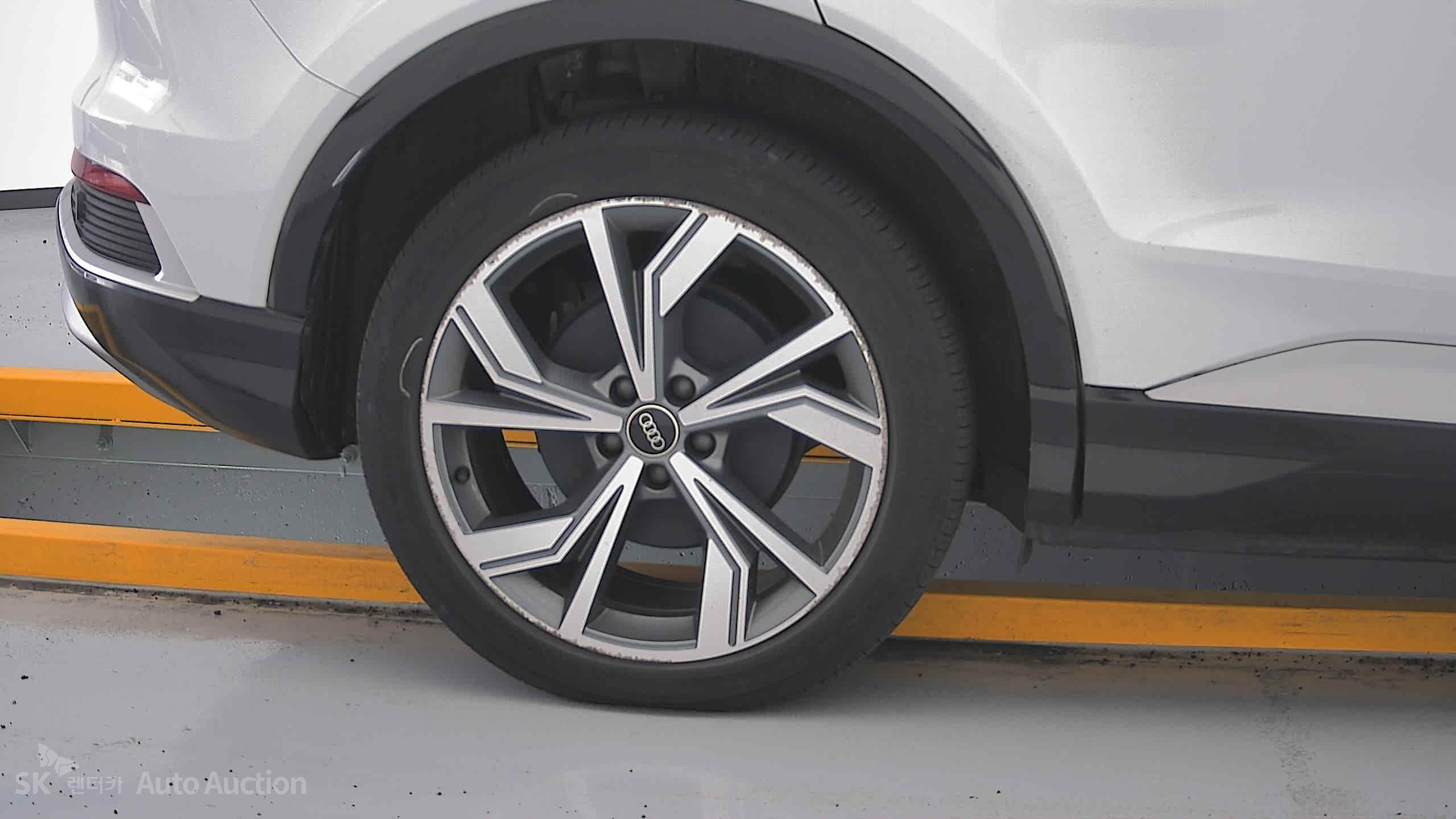 2022 - audi q4