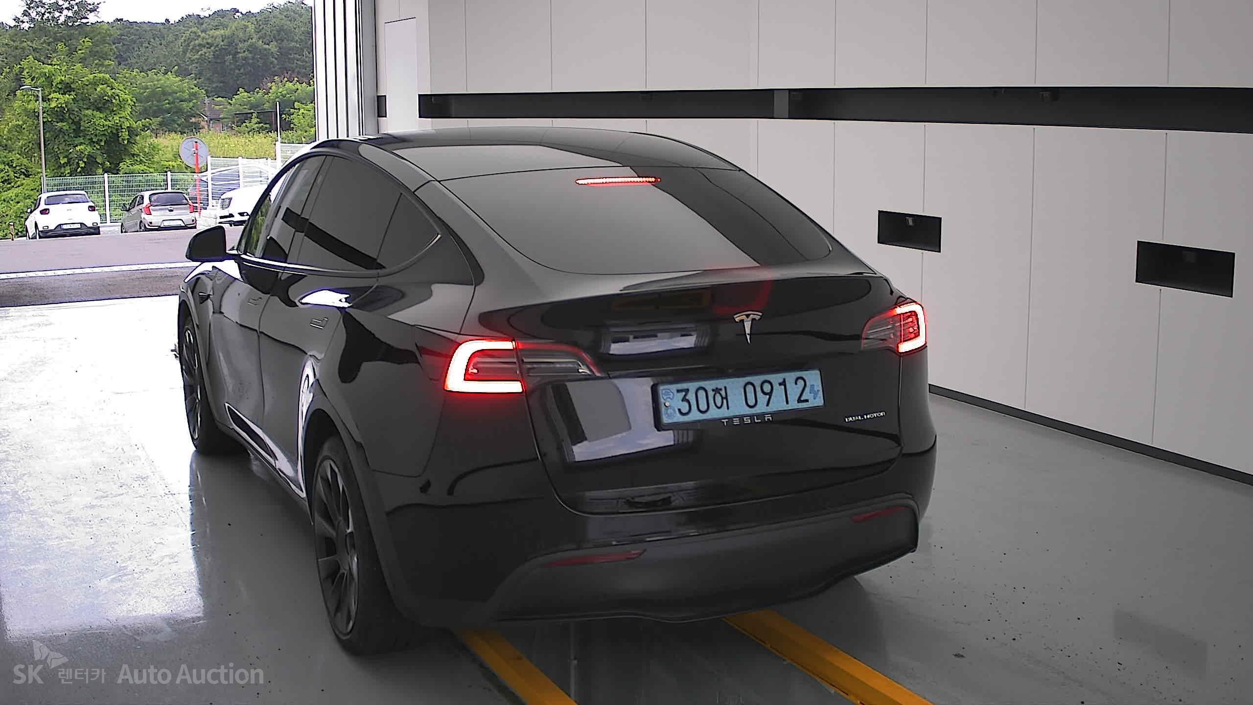 2022 - tesla model y