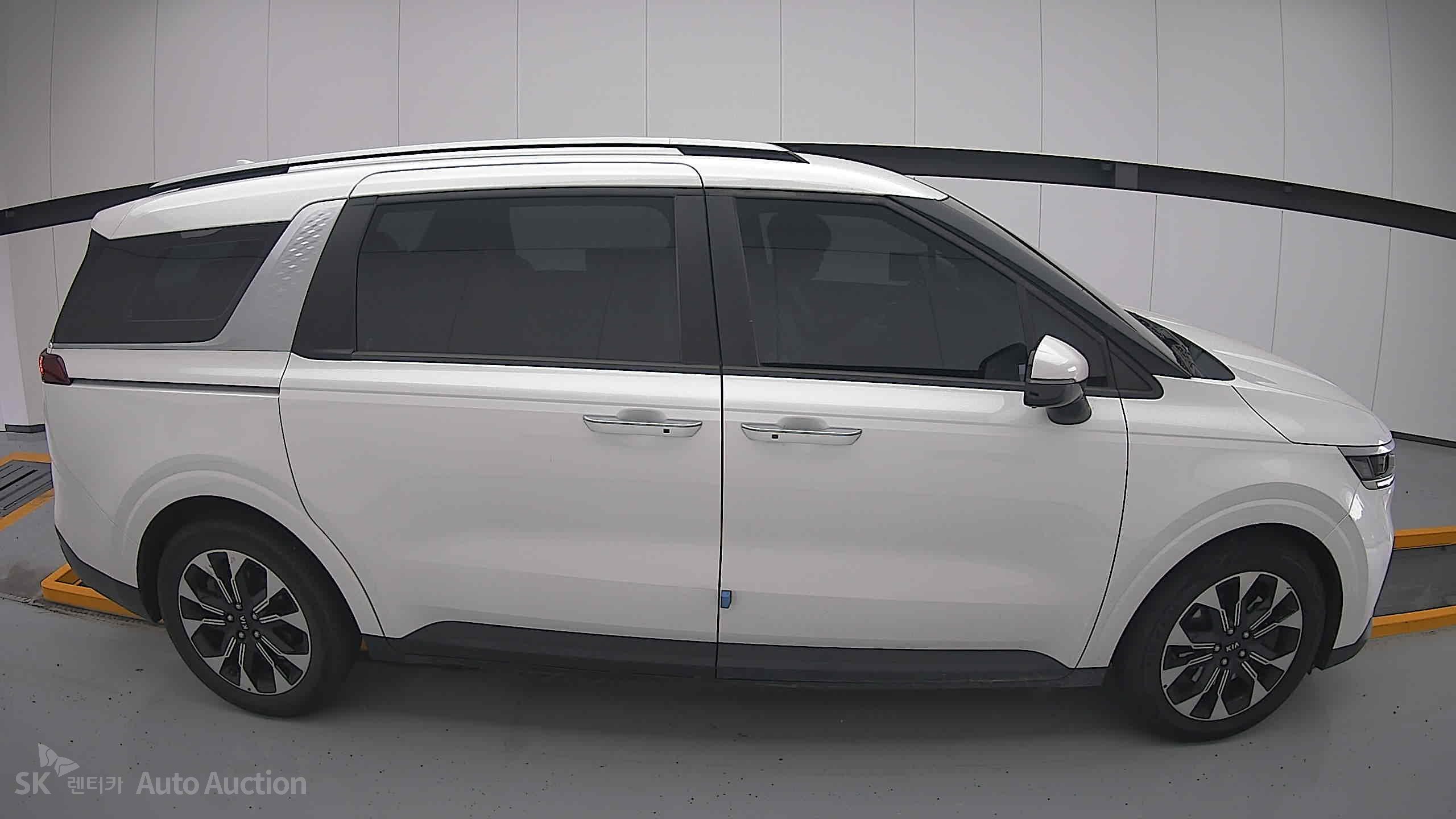 2021 - kia carnival