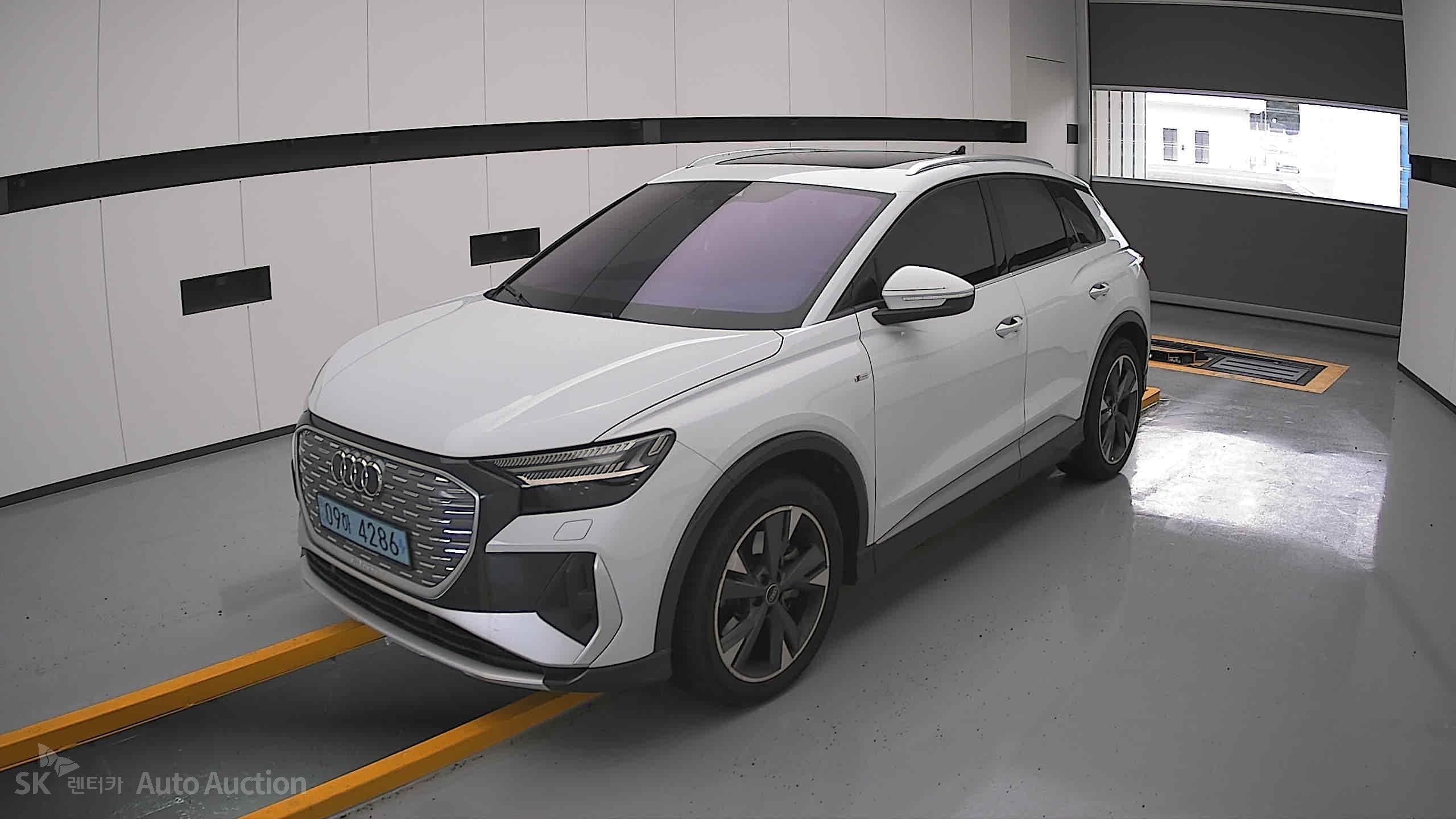 2022 - audi q4
