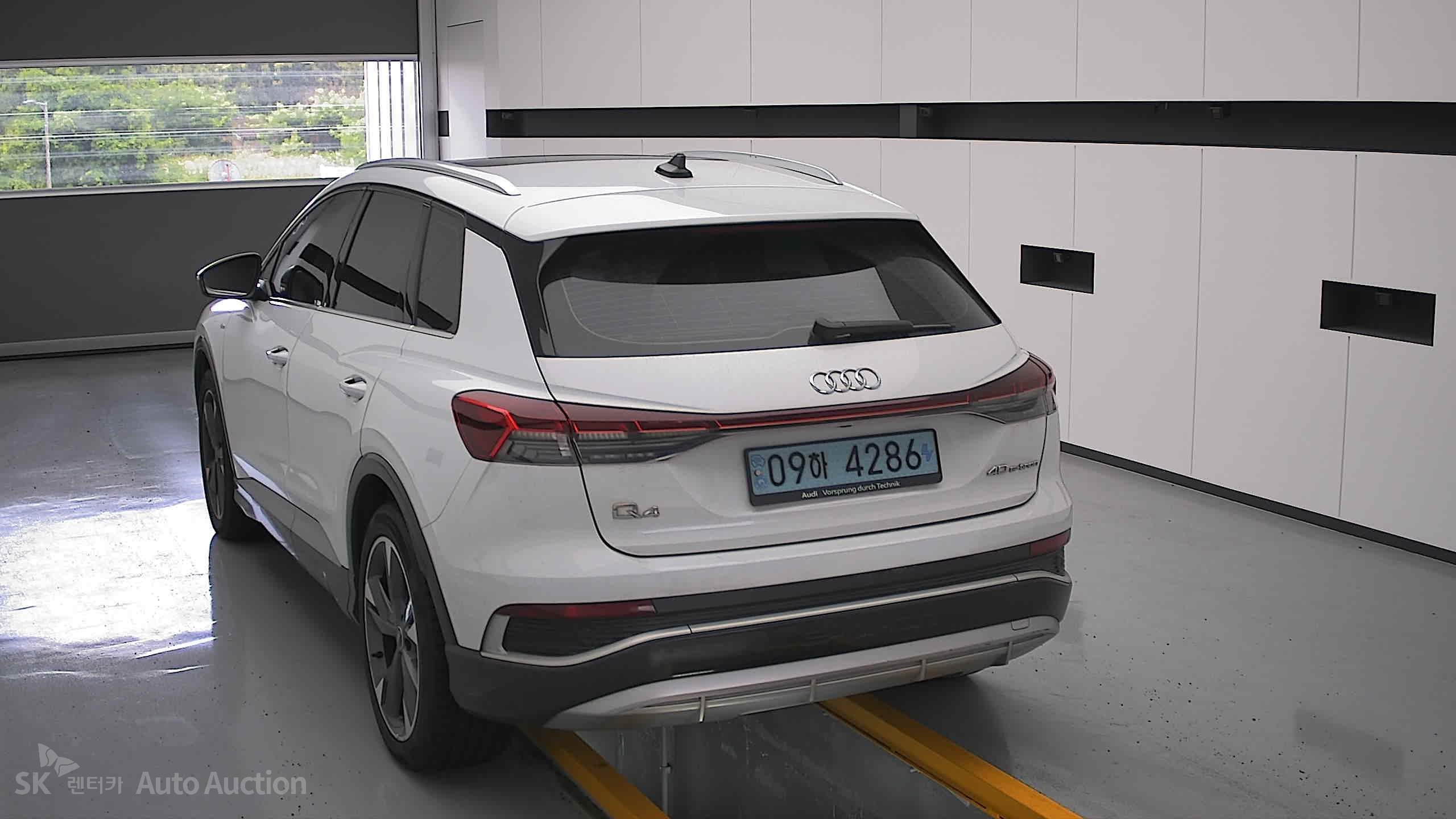 2022 - audi q4