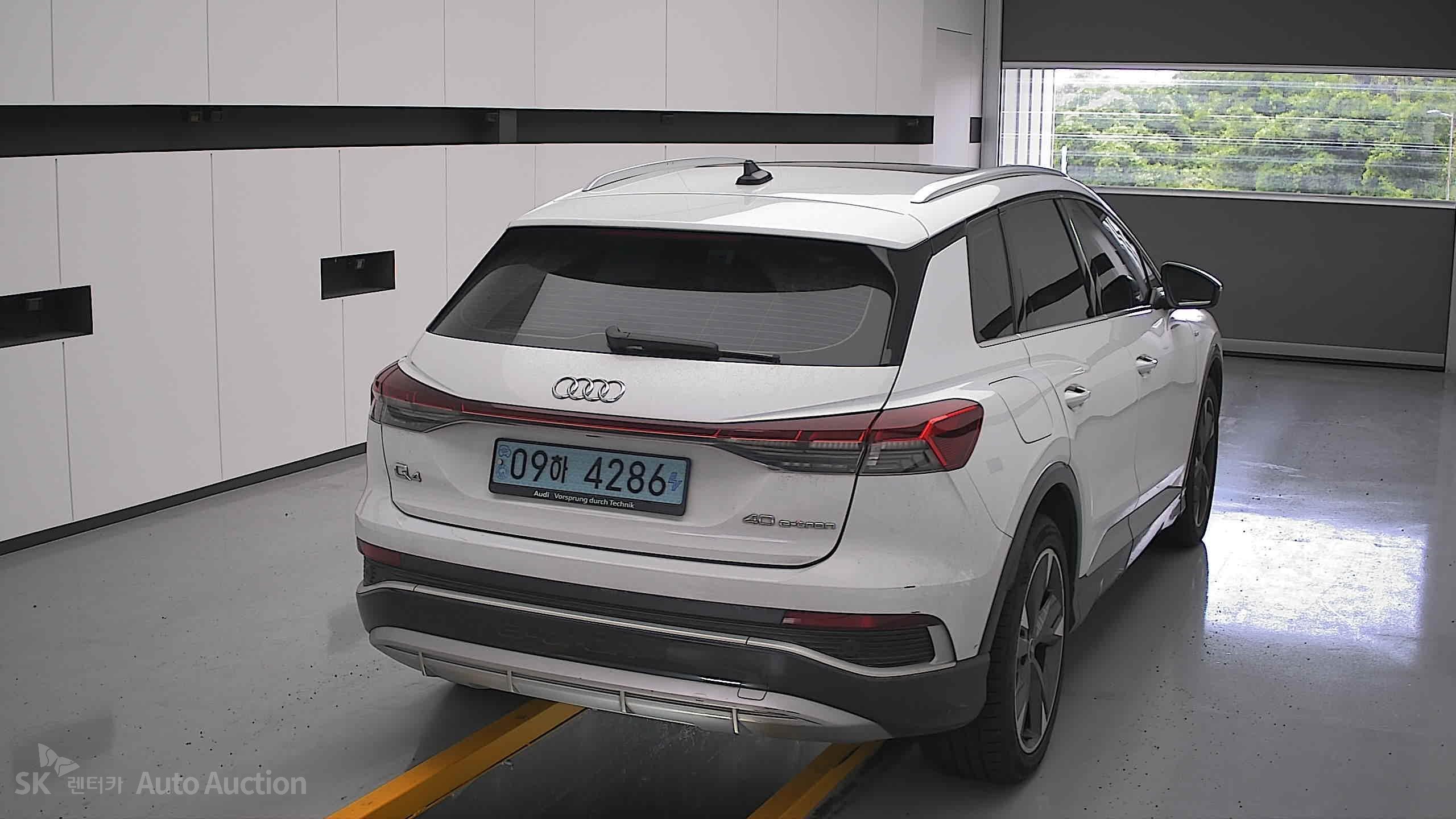 2022 - audi q4