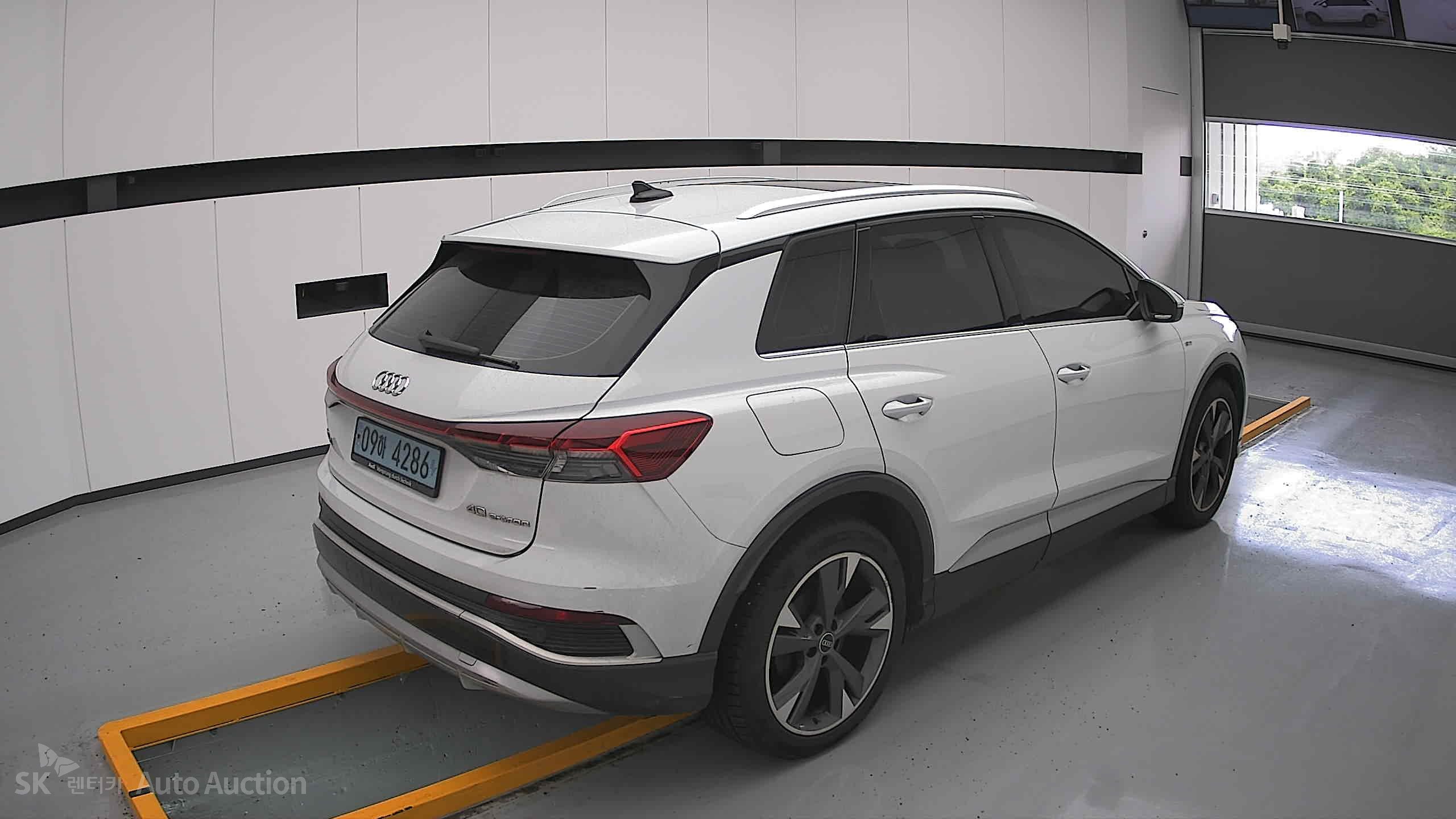 2022 - audi q4