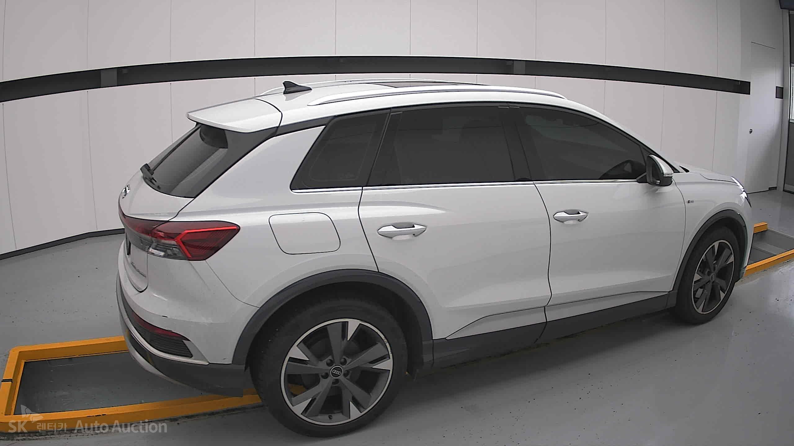 2022 - audi q4