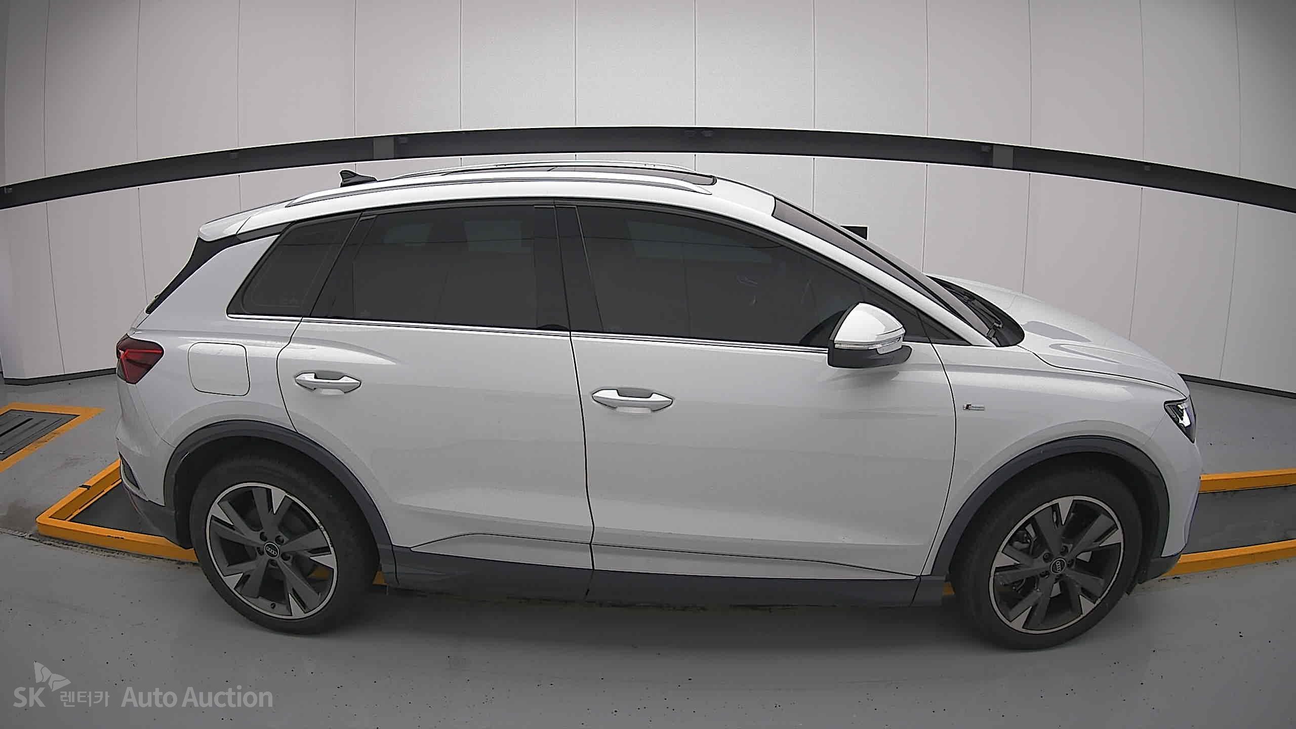 2022 - audi q4