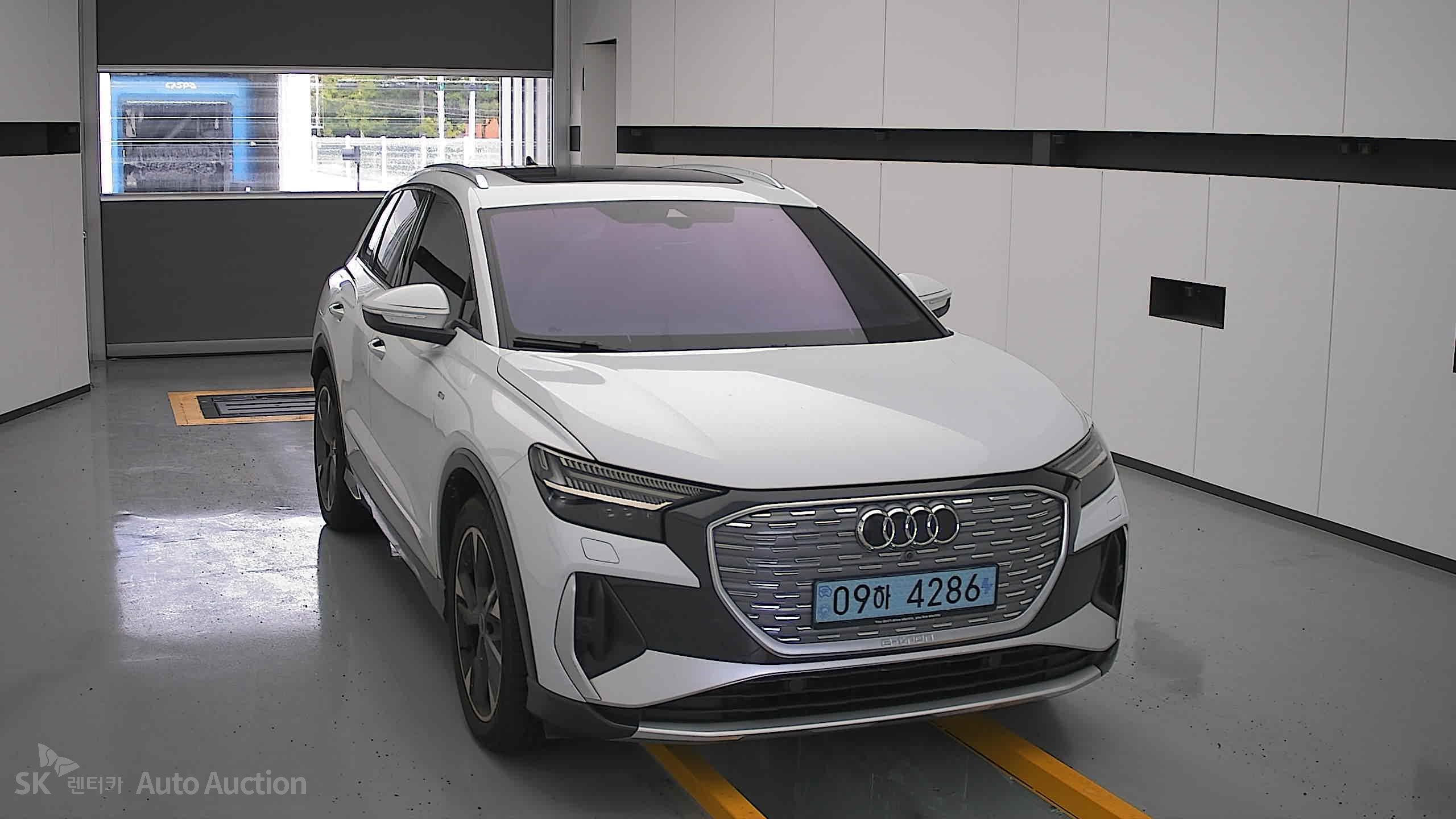 2022 - audi q4