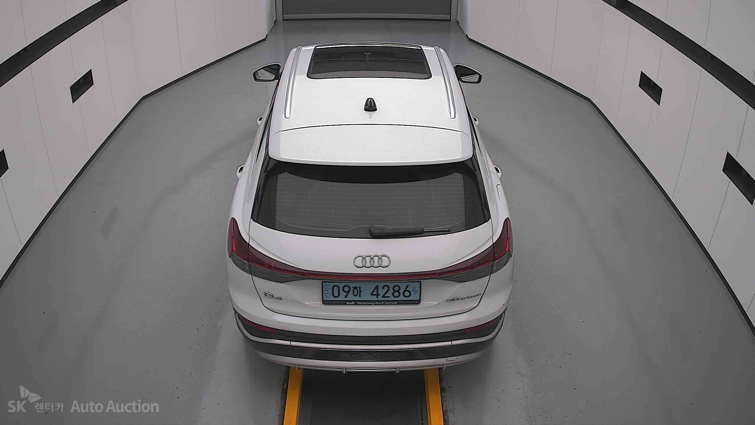 2022 - audi q4