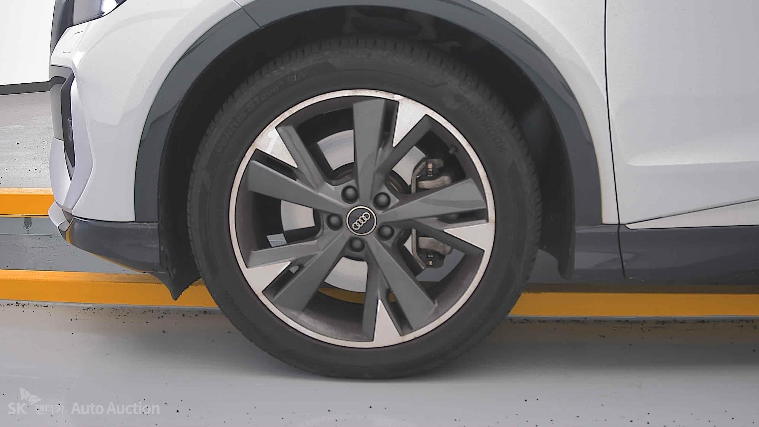 2022 - audi q4