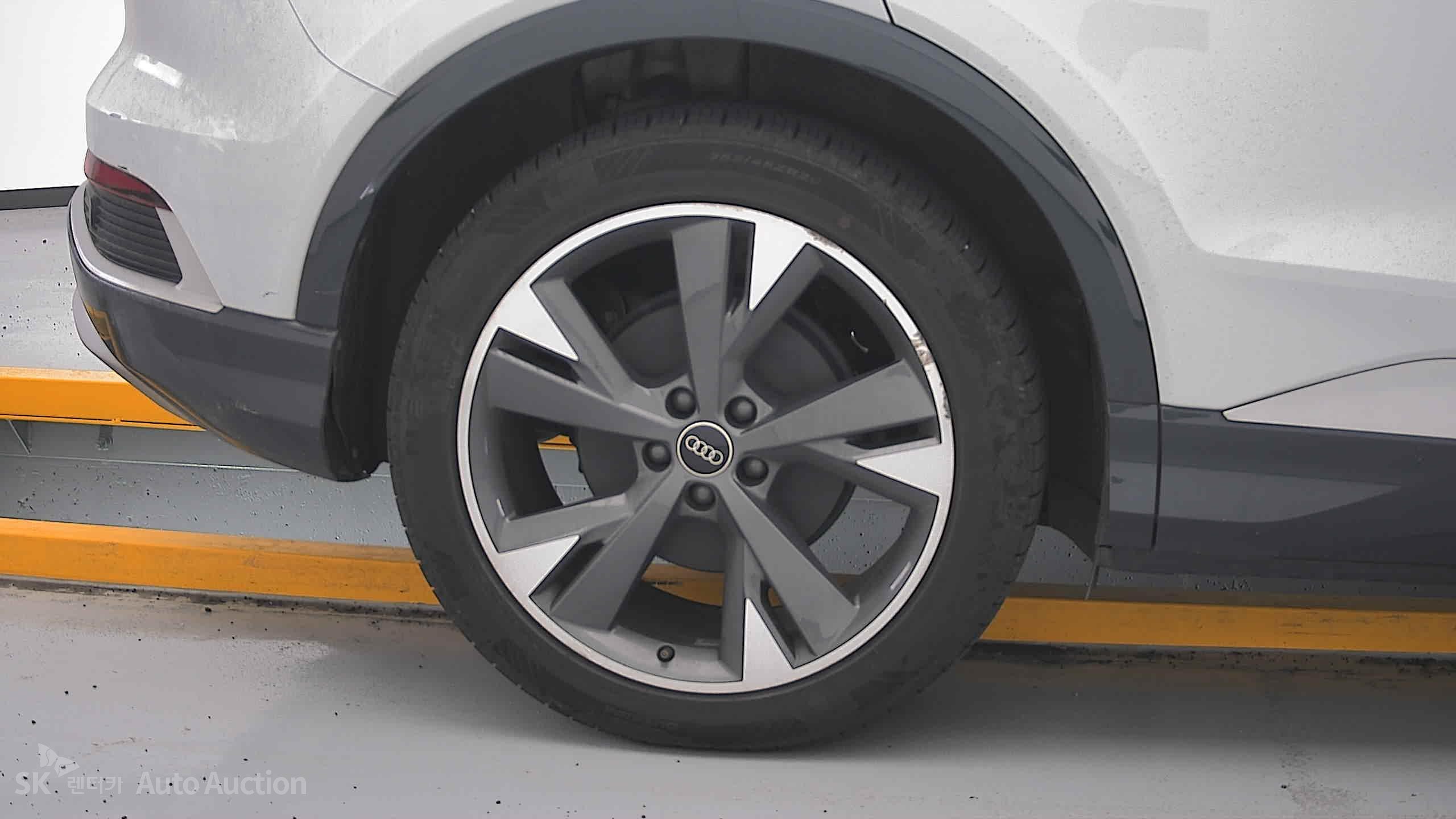 2022 - audi q4