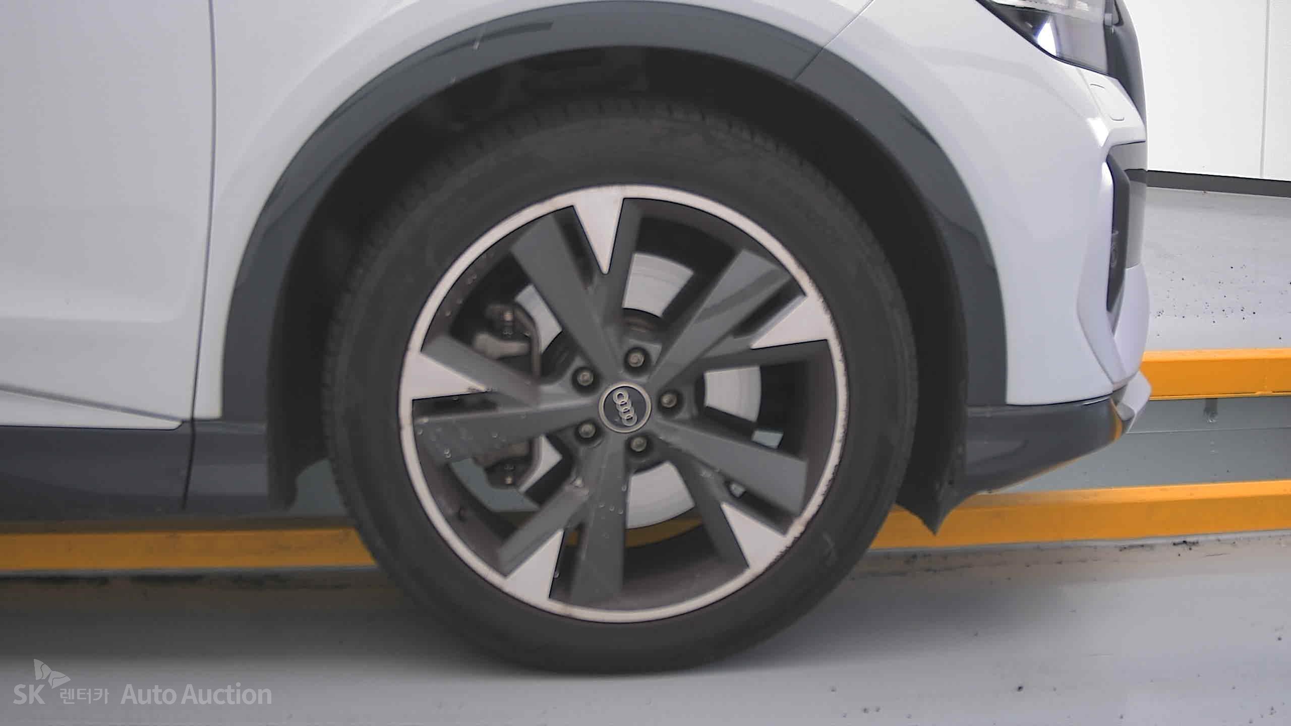 2022 - audi q4