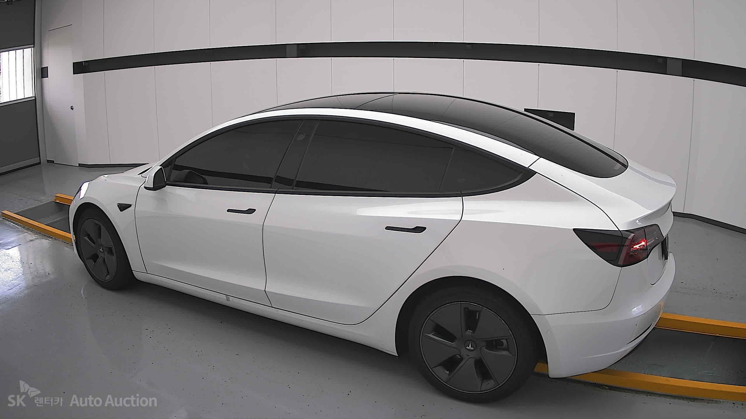 Tesla Model 3 2022 — صورة 14