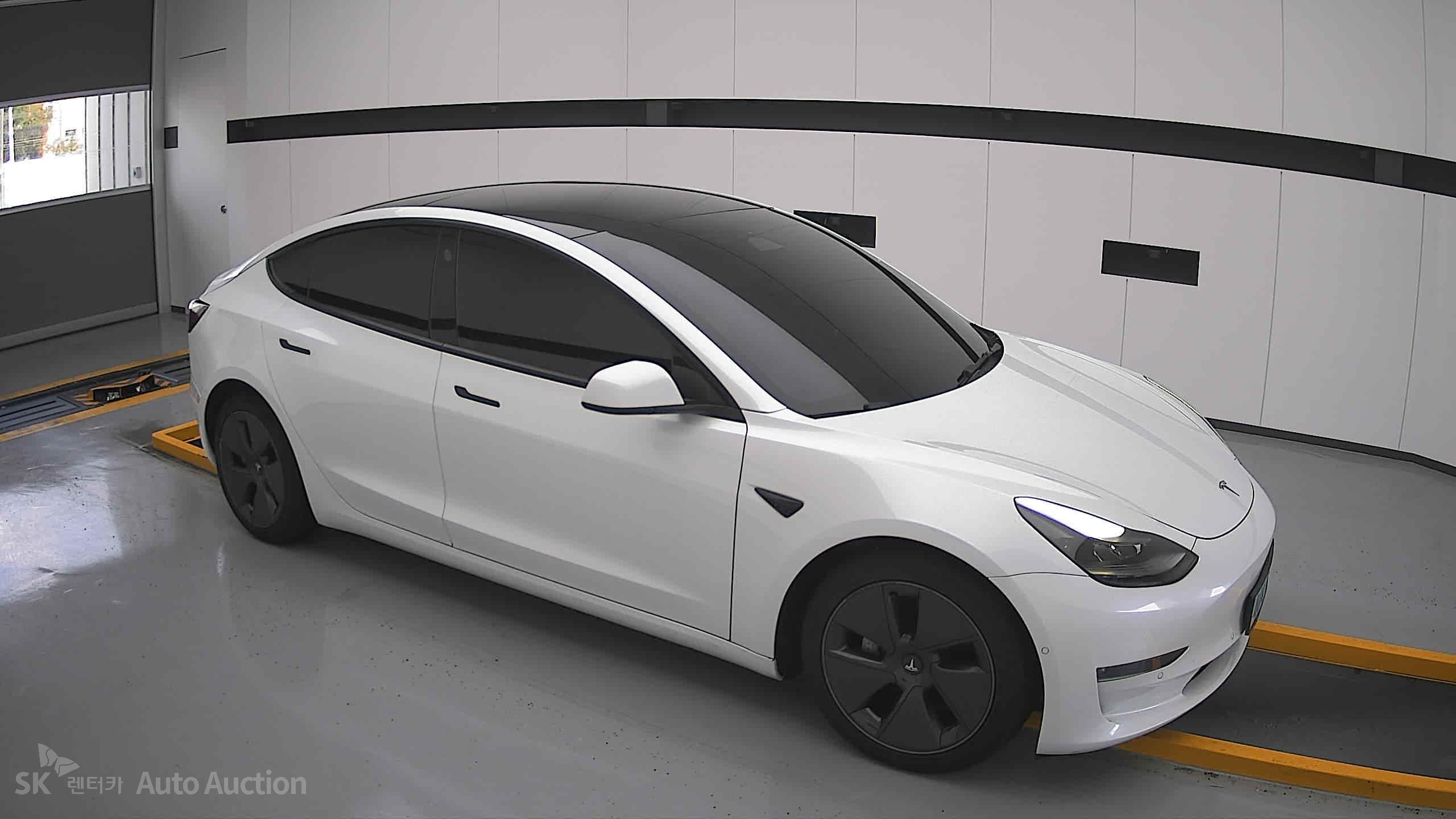 Tesla Model 3 2022 — صورة 20
