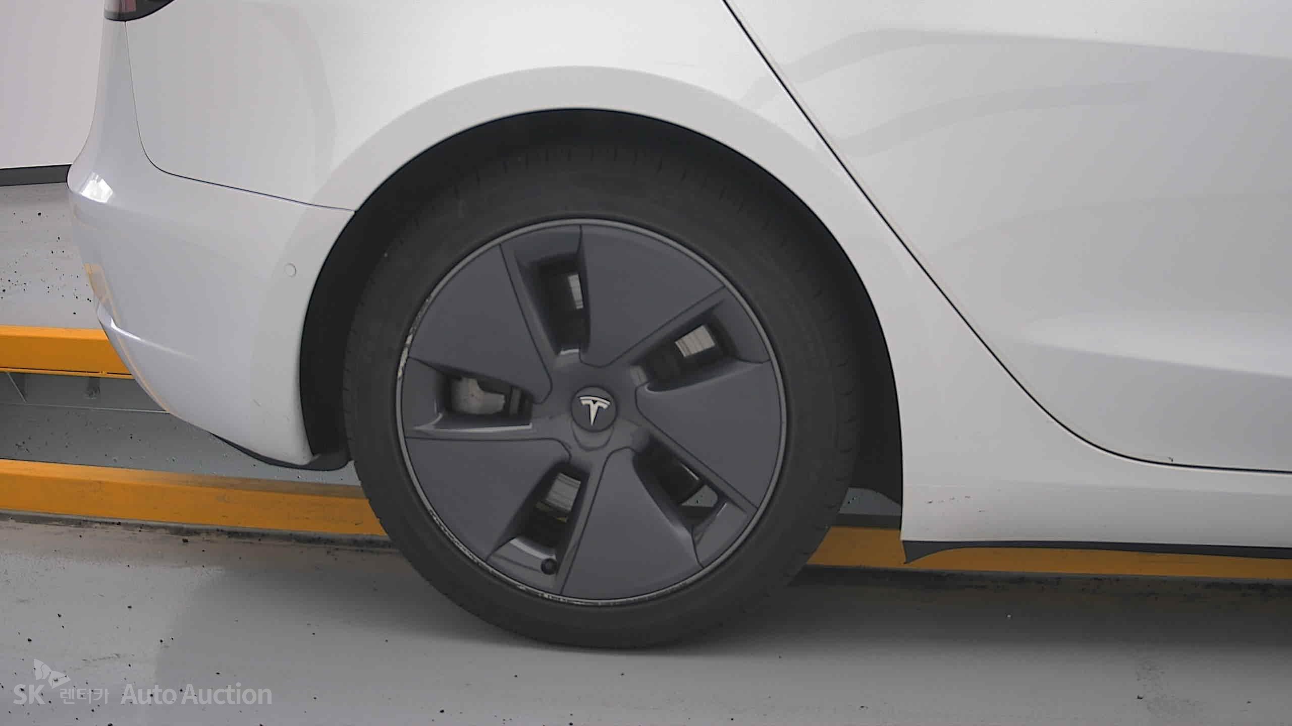 Tesla Model 3 2022 — صورة 27