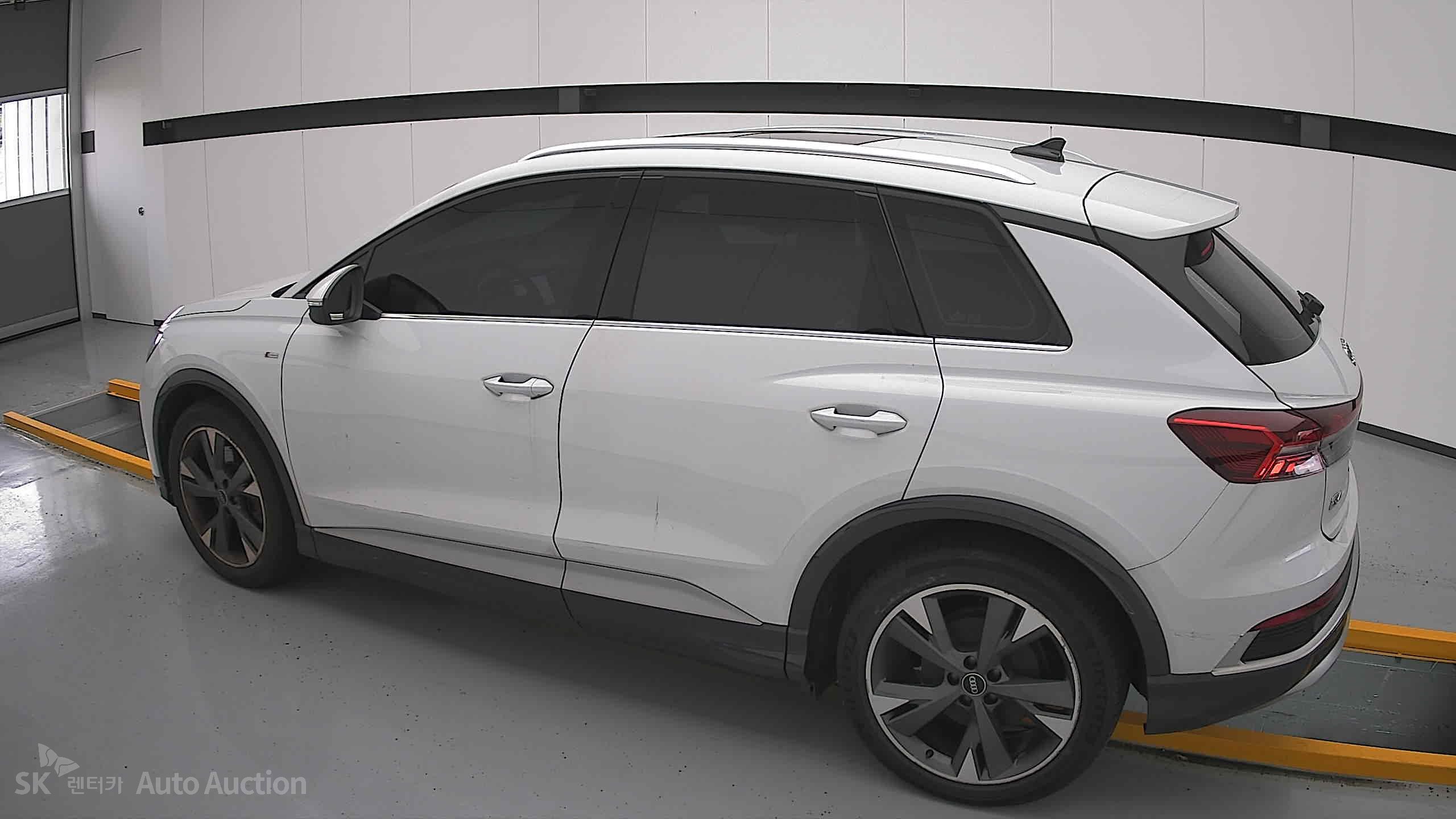 Audi Q4 2022 — صورة 14