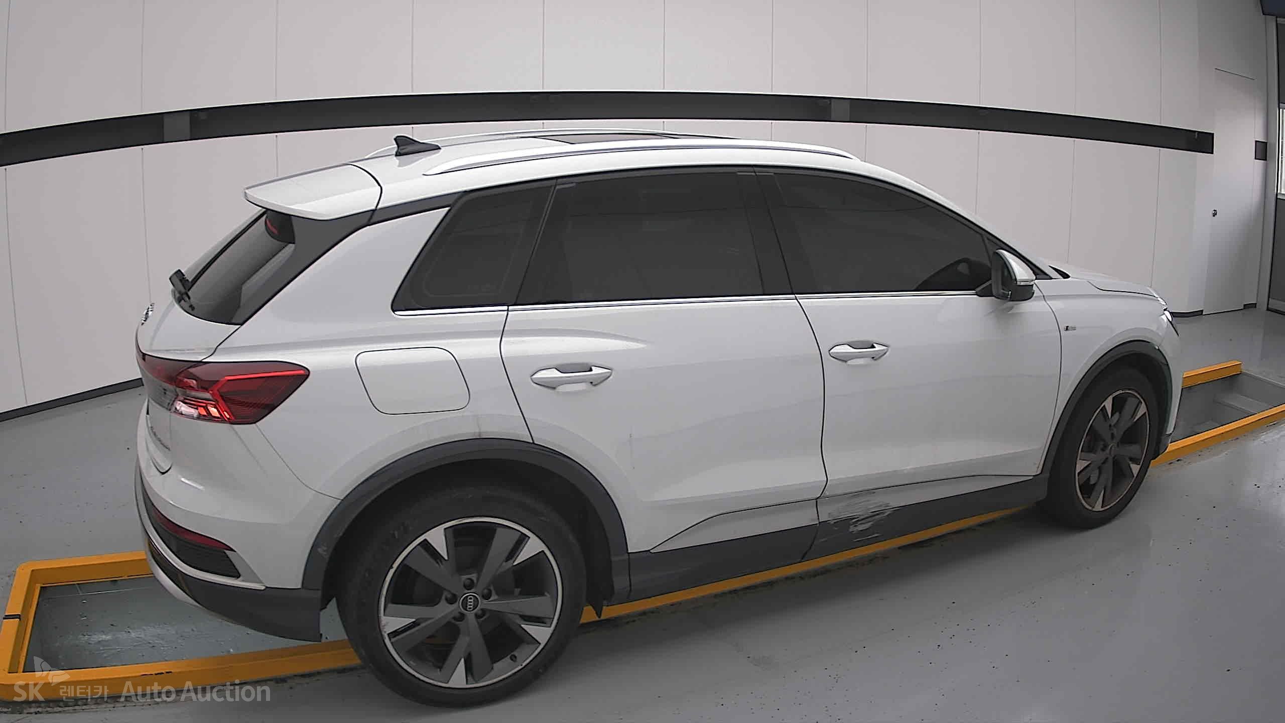 Audi Q4 2022 — صورة 18
