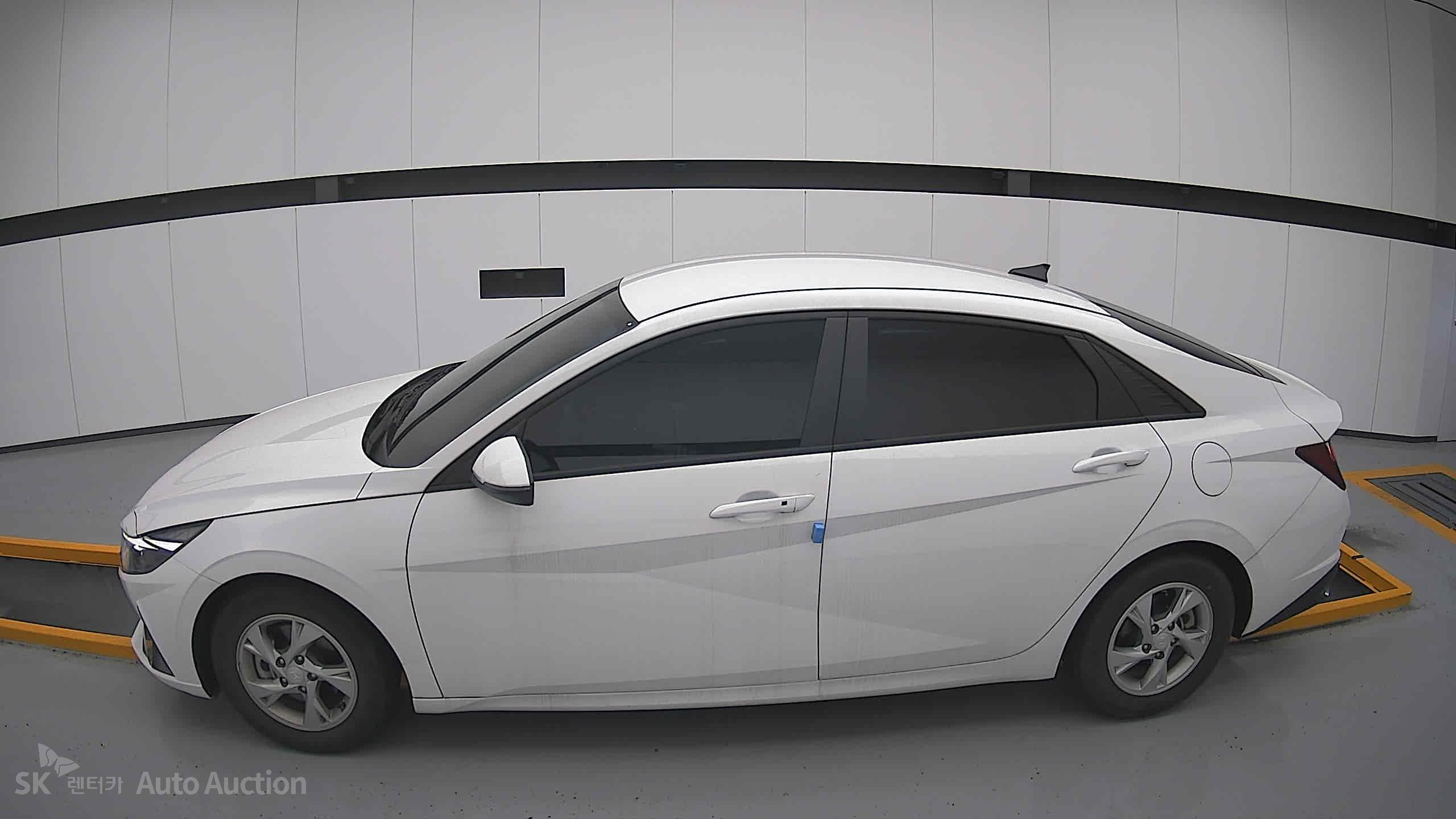 هيونداي أفانتي 2023 — صورة 13