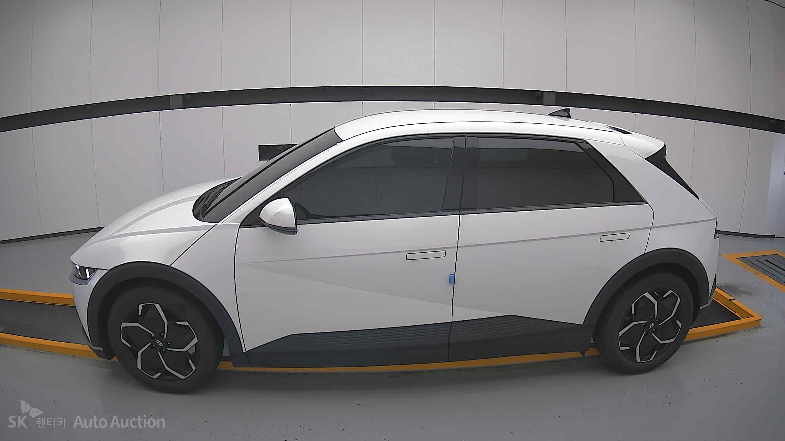 هيونداي Ioniq 2022 — صورة 13