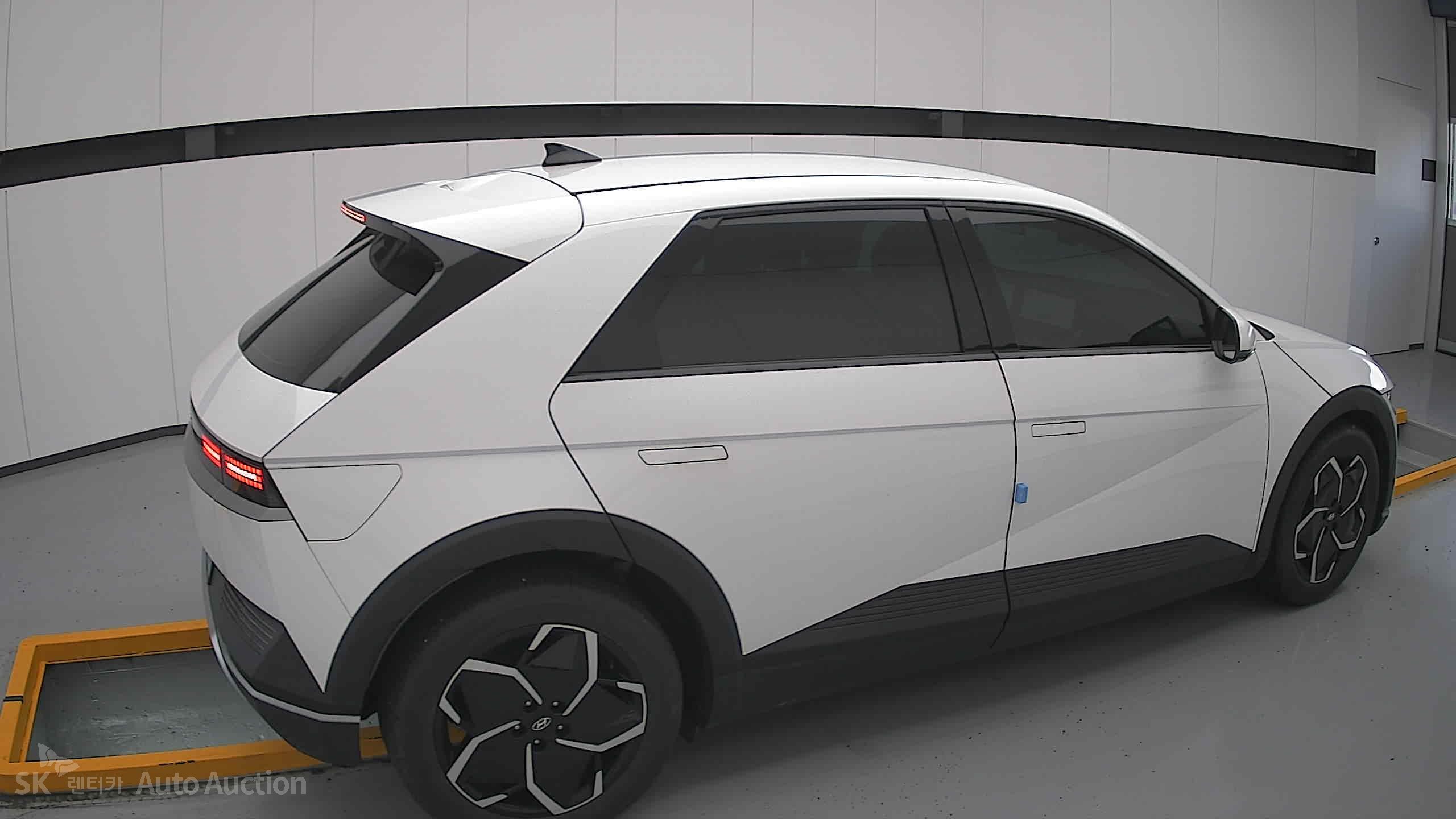 هيونداي Ioniq 2022 — صورة 18