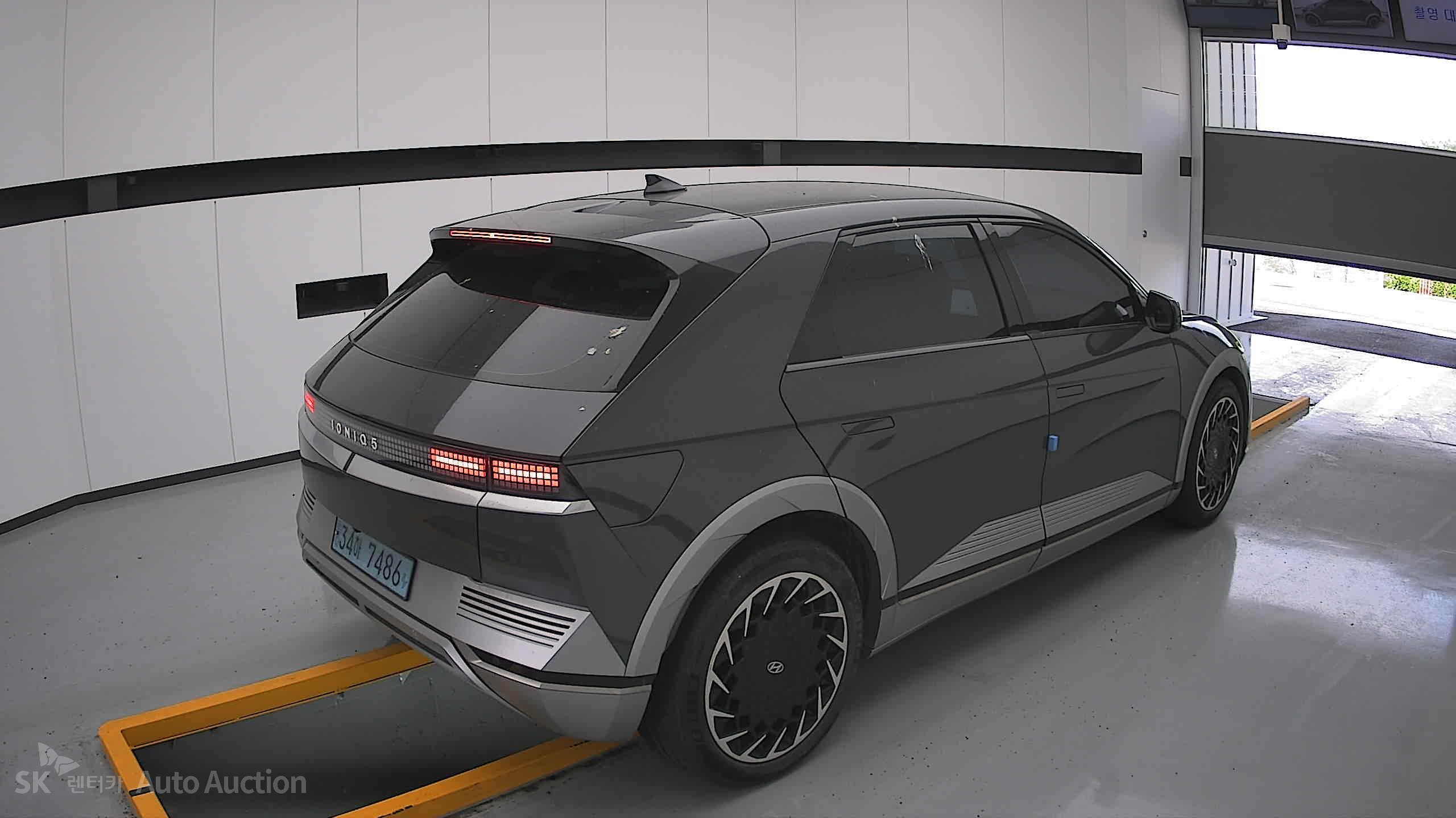 هيونداي Ioniq 2023 — صورة 17