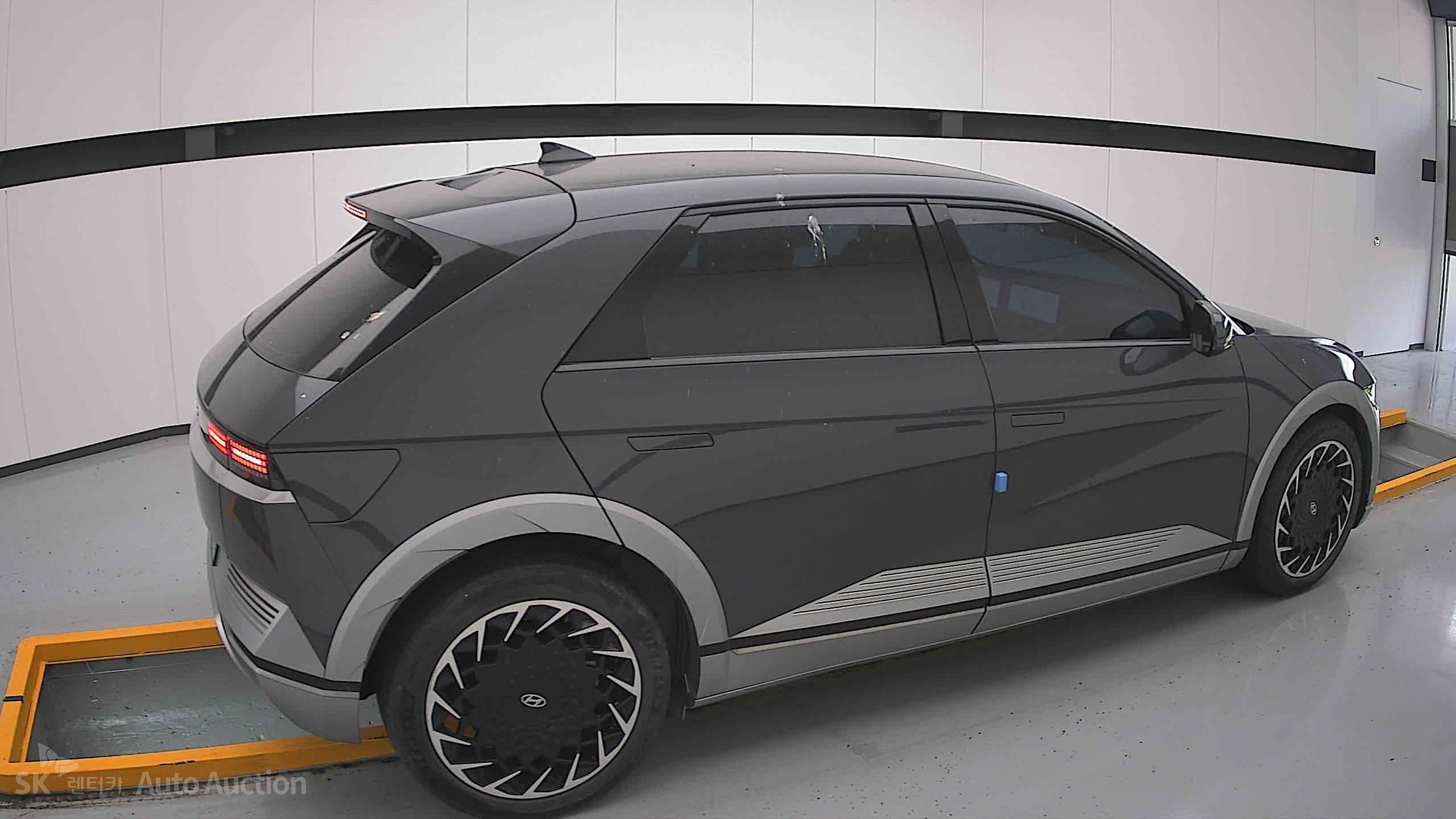 هيونداي Ioniq 2023 — صورة 18