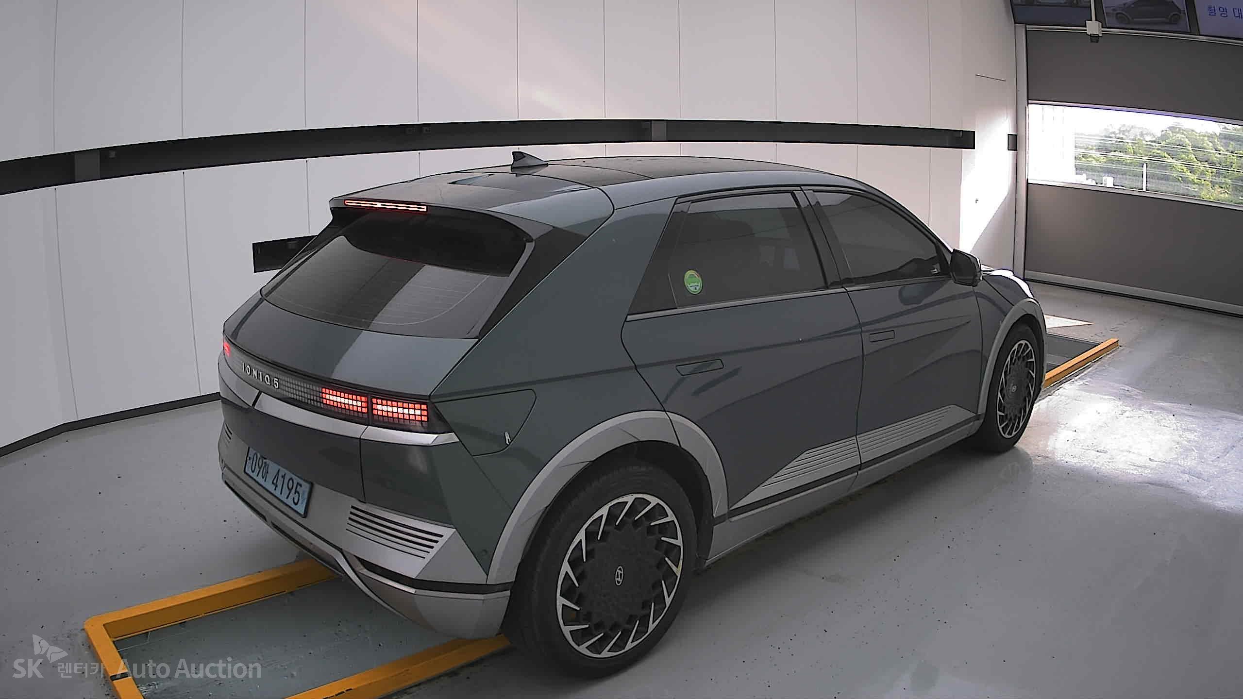 هيونداي Ioniq 2023 — صورة 17