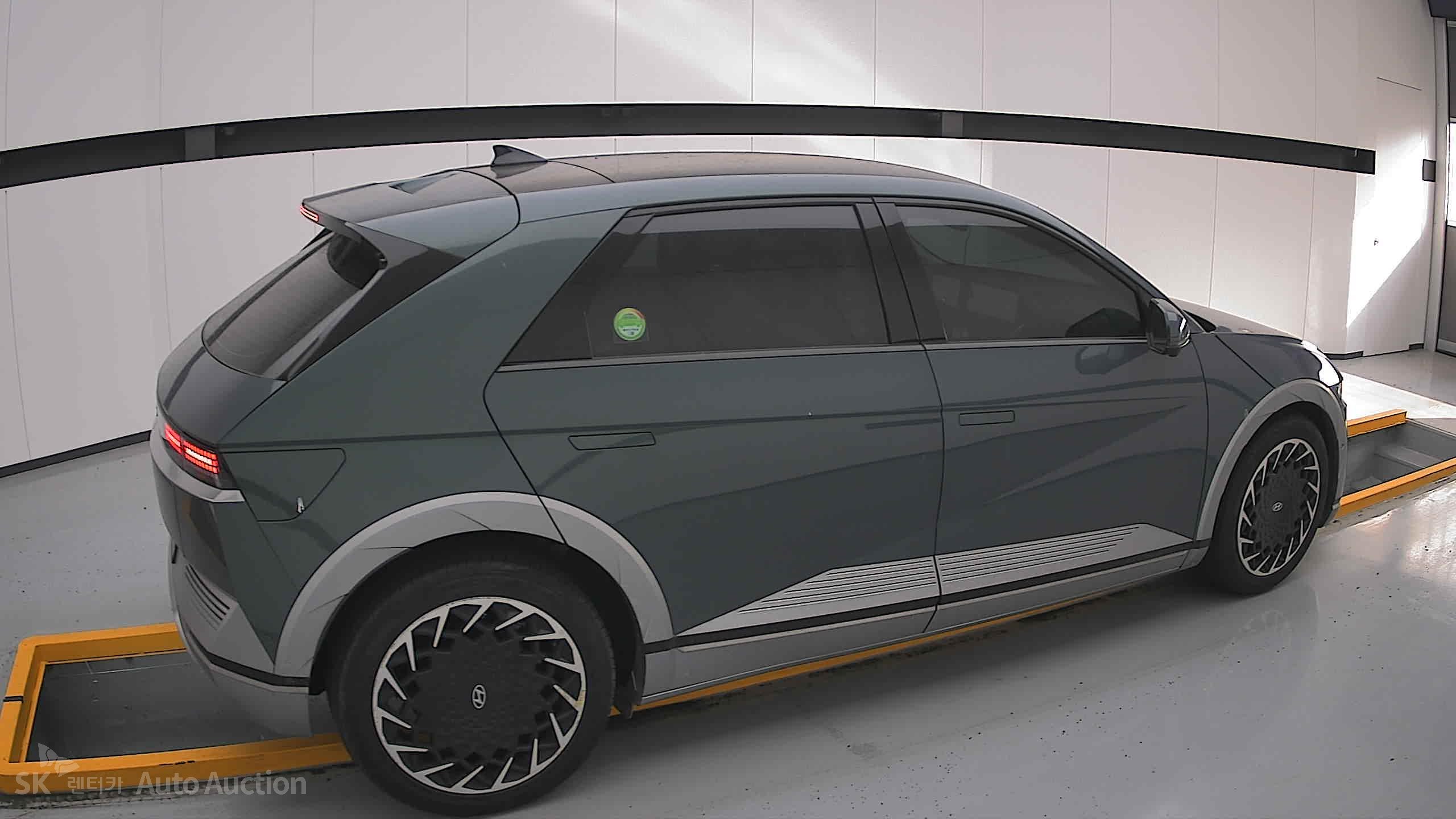 هيونداي Ioniq 2023 — صورة 18