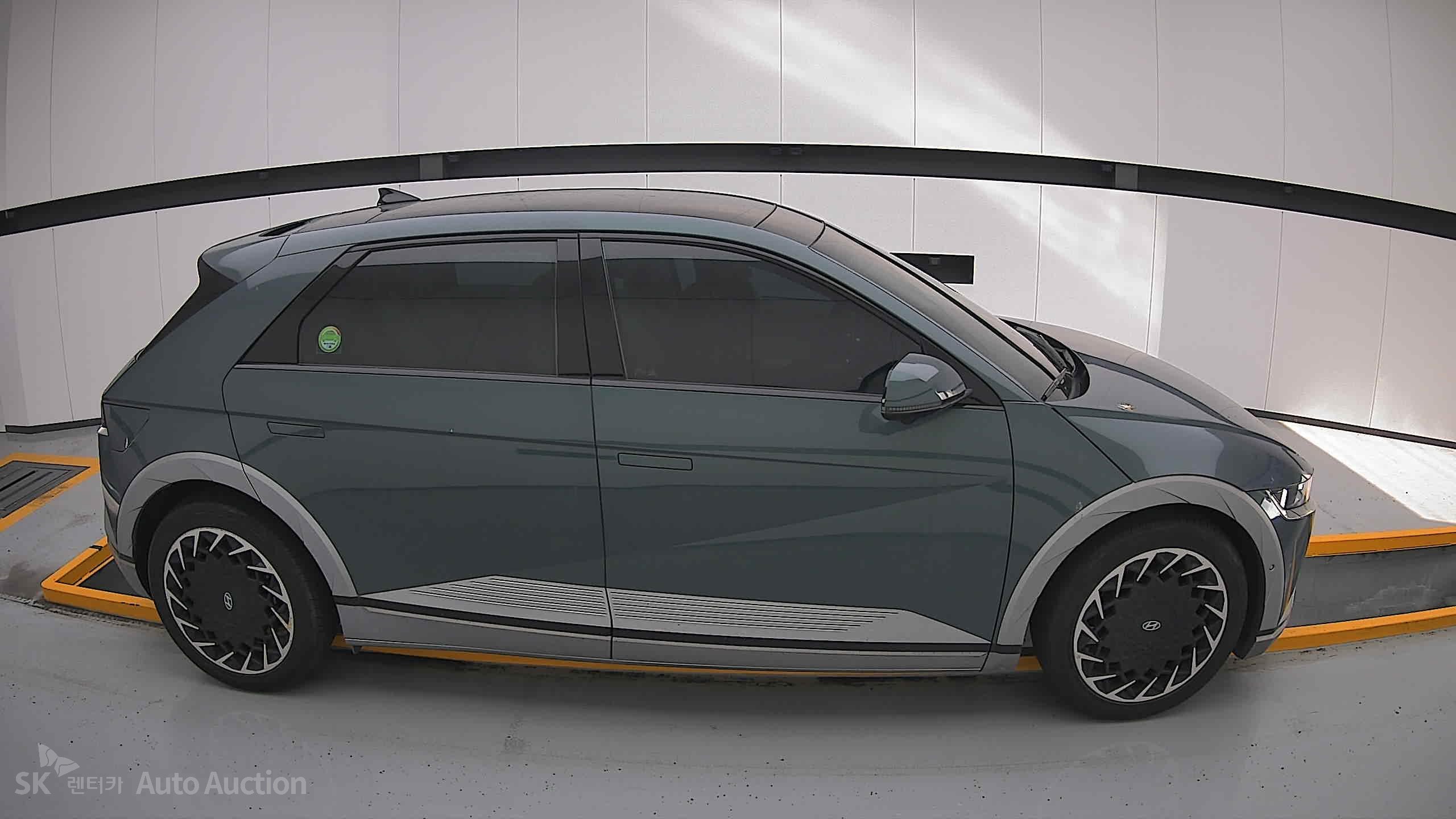 هيونداي Ioniq 2023 — صورة 19