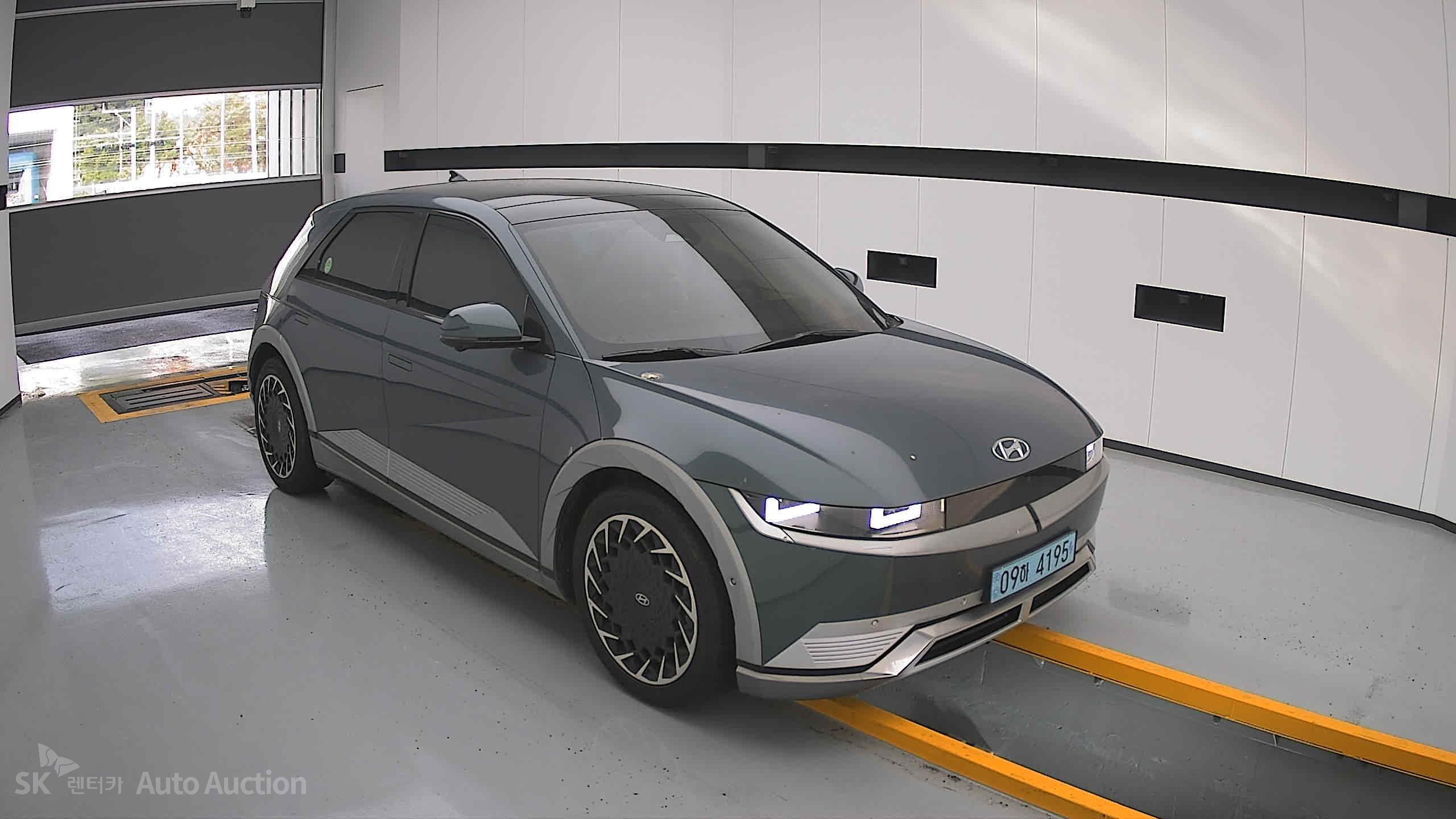 هيونداي Ioniq 2023 — صورة 21