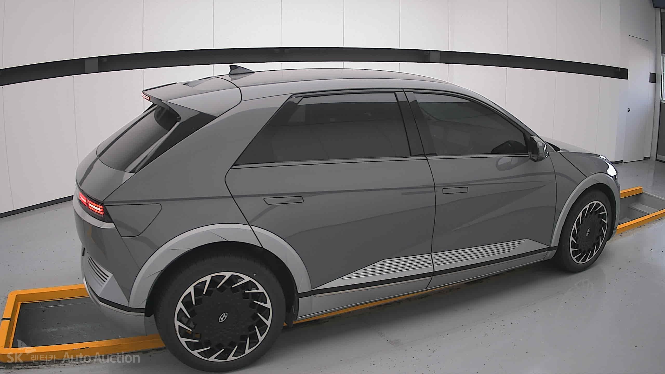هيونداي Ioniq 2022 — صورة 18