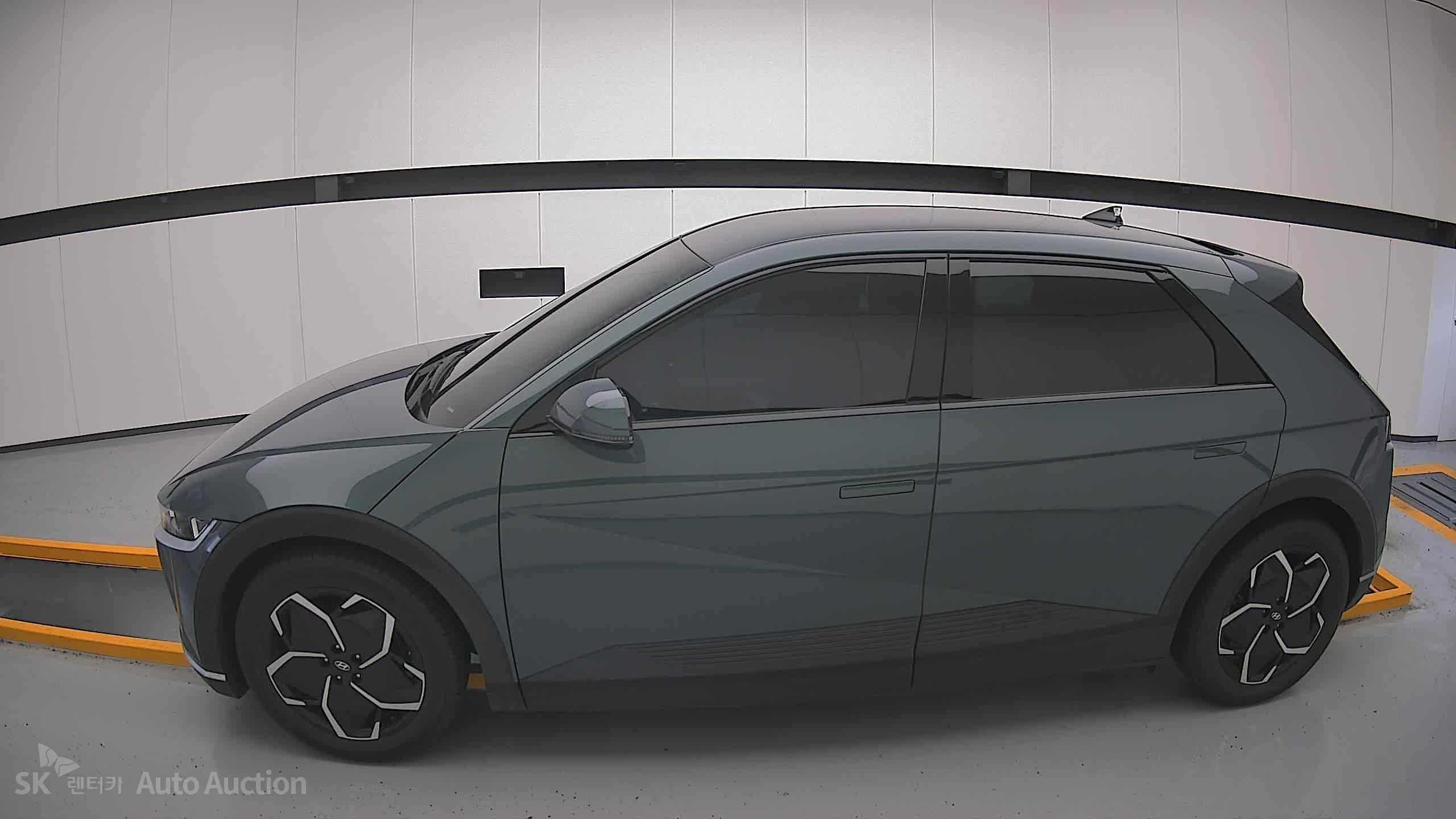 هيونداي Ioniq 2023 — صورة 13