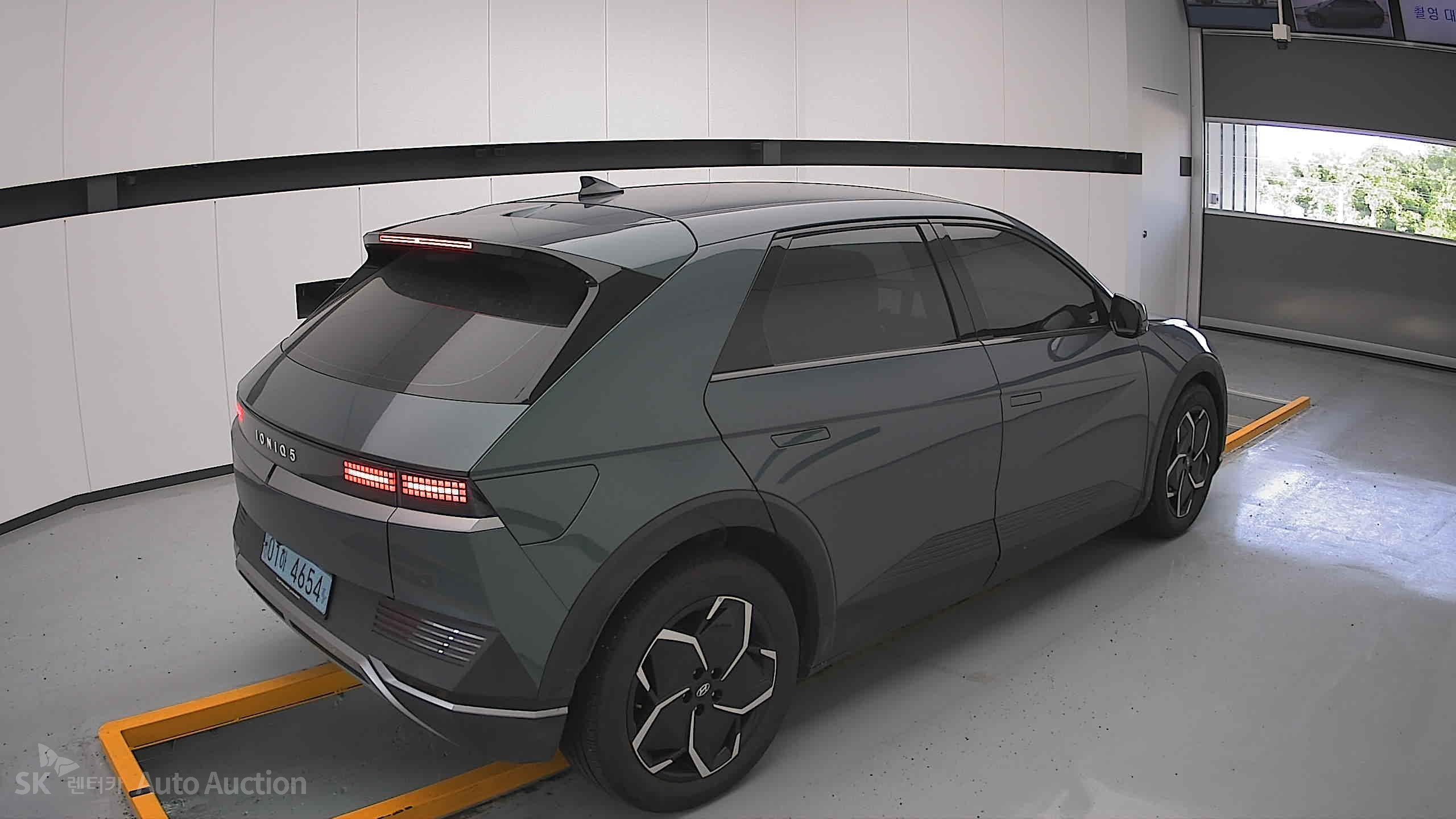 هيونداي Ioniq 2023 — صورة 17