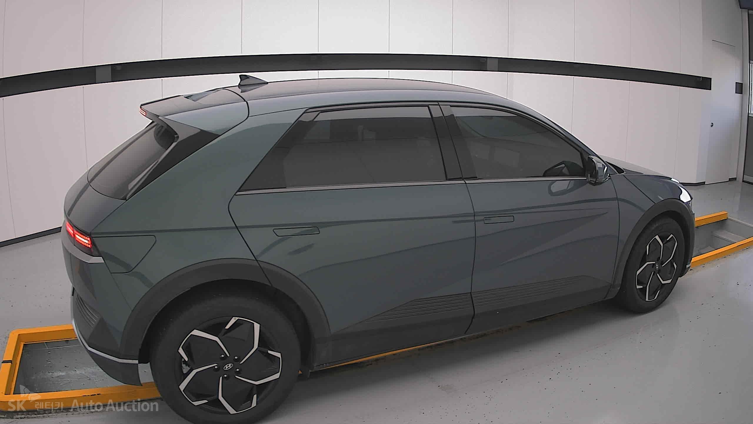هيونداي Ioniq 2023 — صورة 18