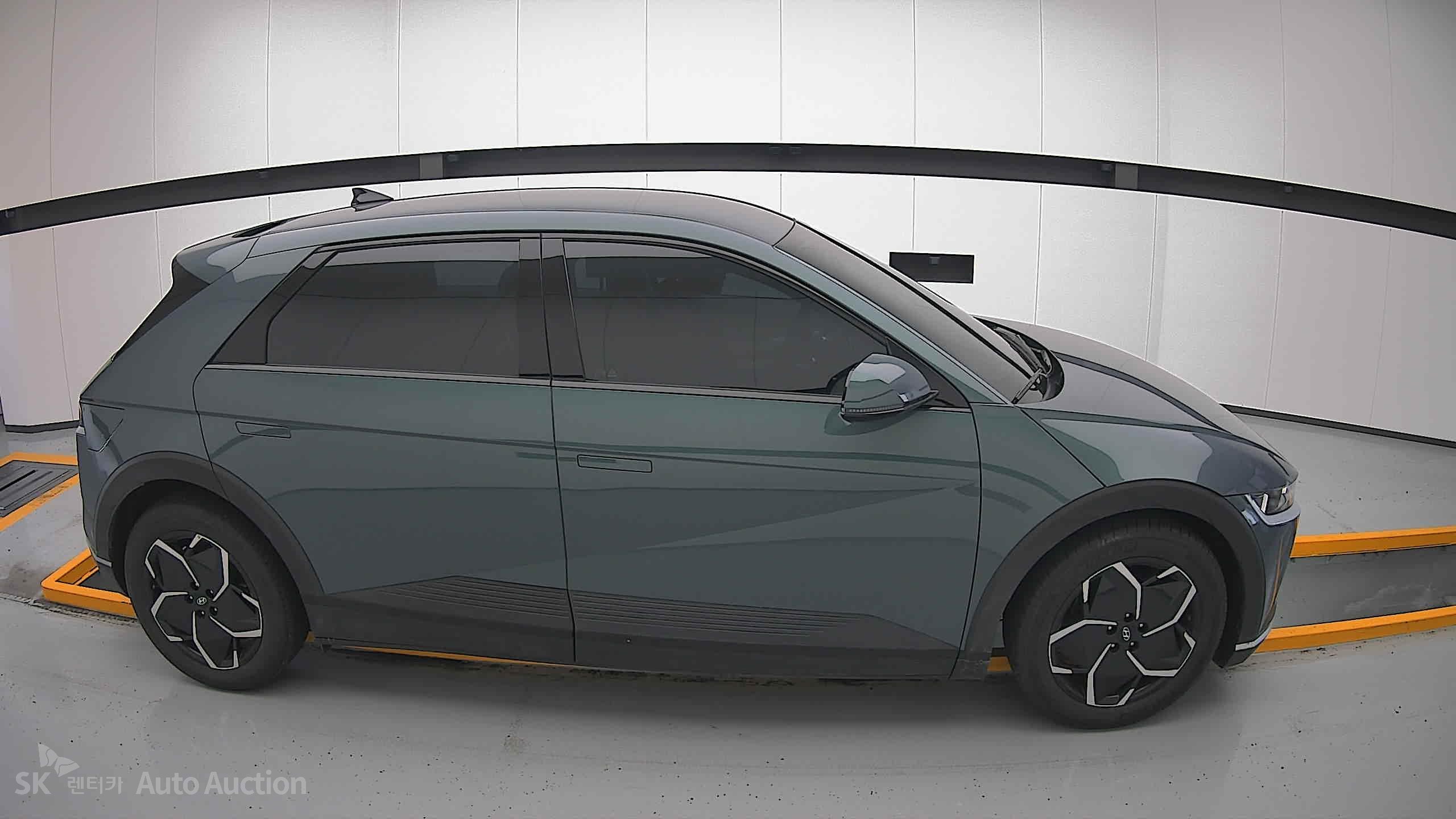 هيونداي Ioniq 2023 — صورة 19