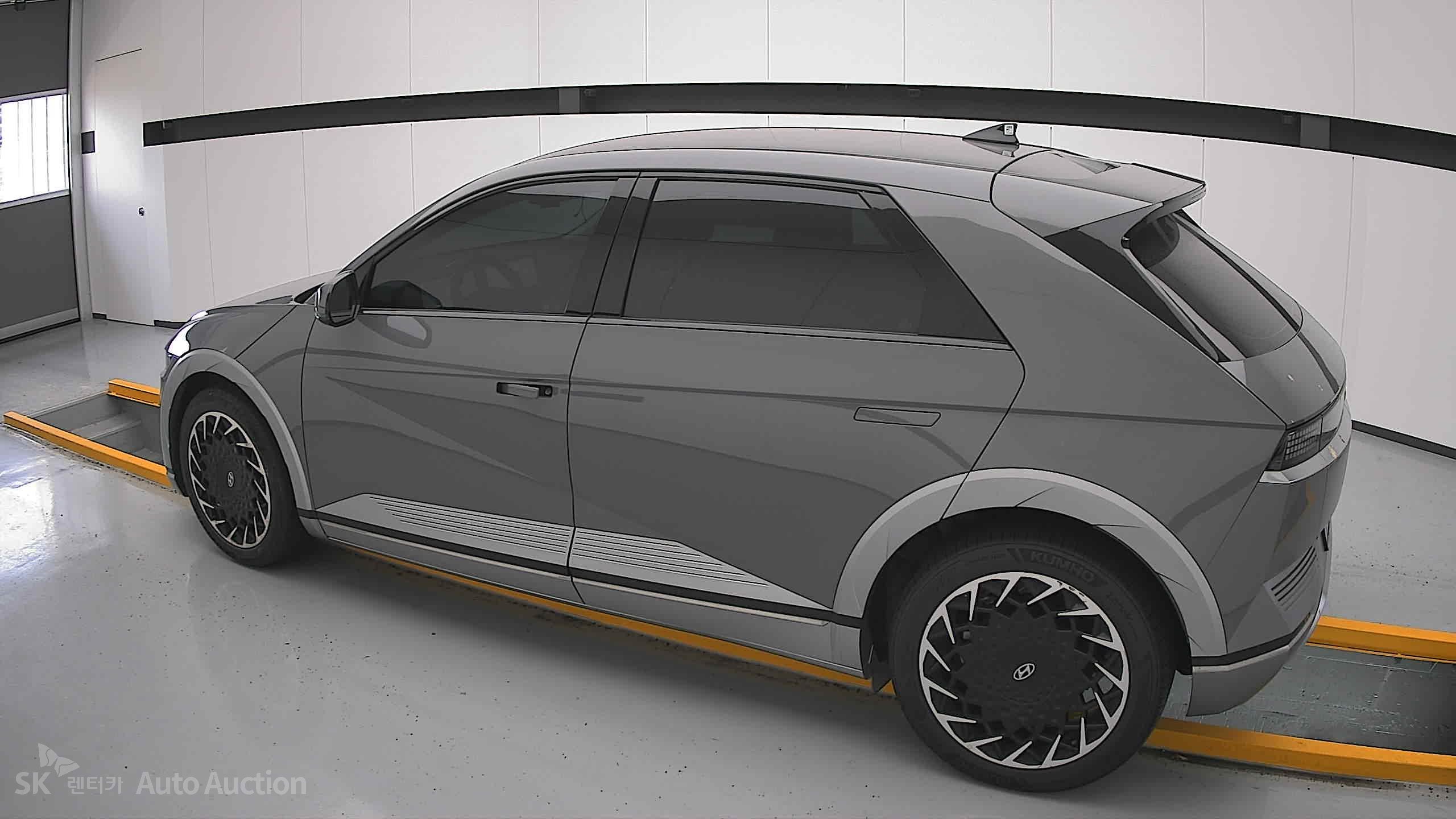 هيونداي Ioniq 2023 — صورة 14