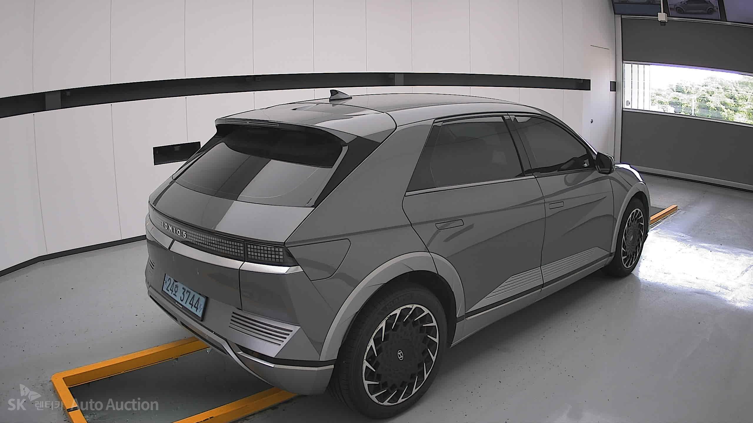 هيونداي Ioniq 2023 — صورة 17