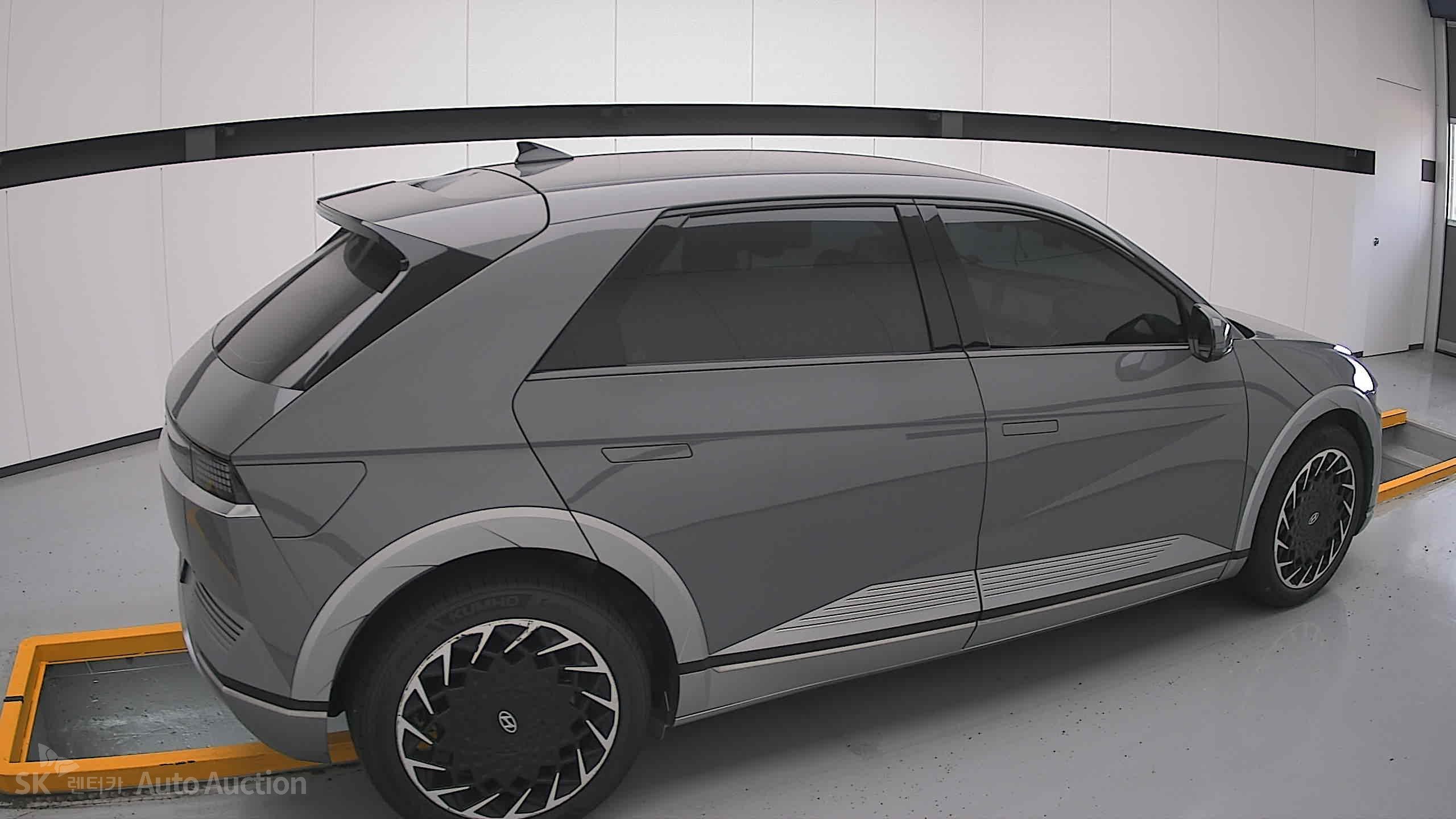 هيونداي Ioniq 2023 — صورة 18
