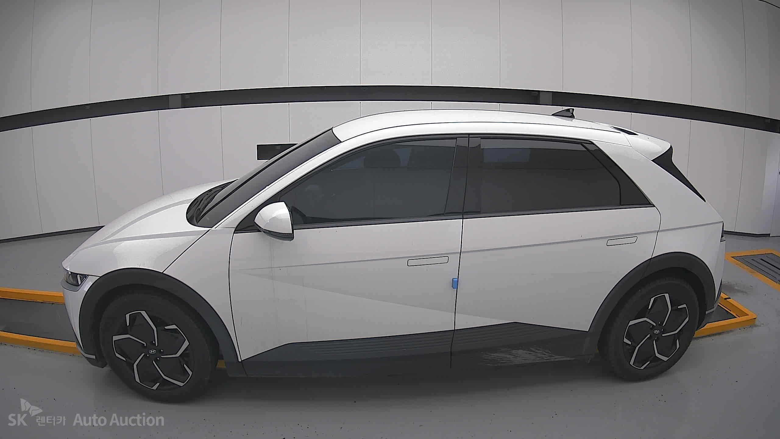هيونداي Ioniq 2023 — صورة 13