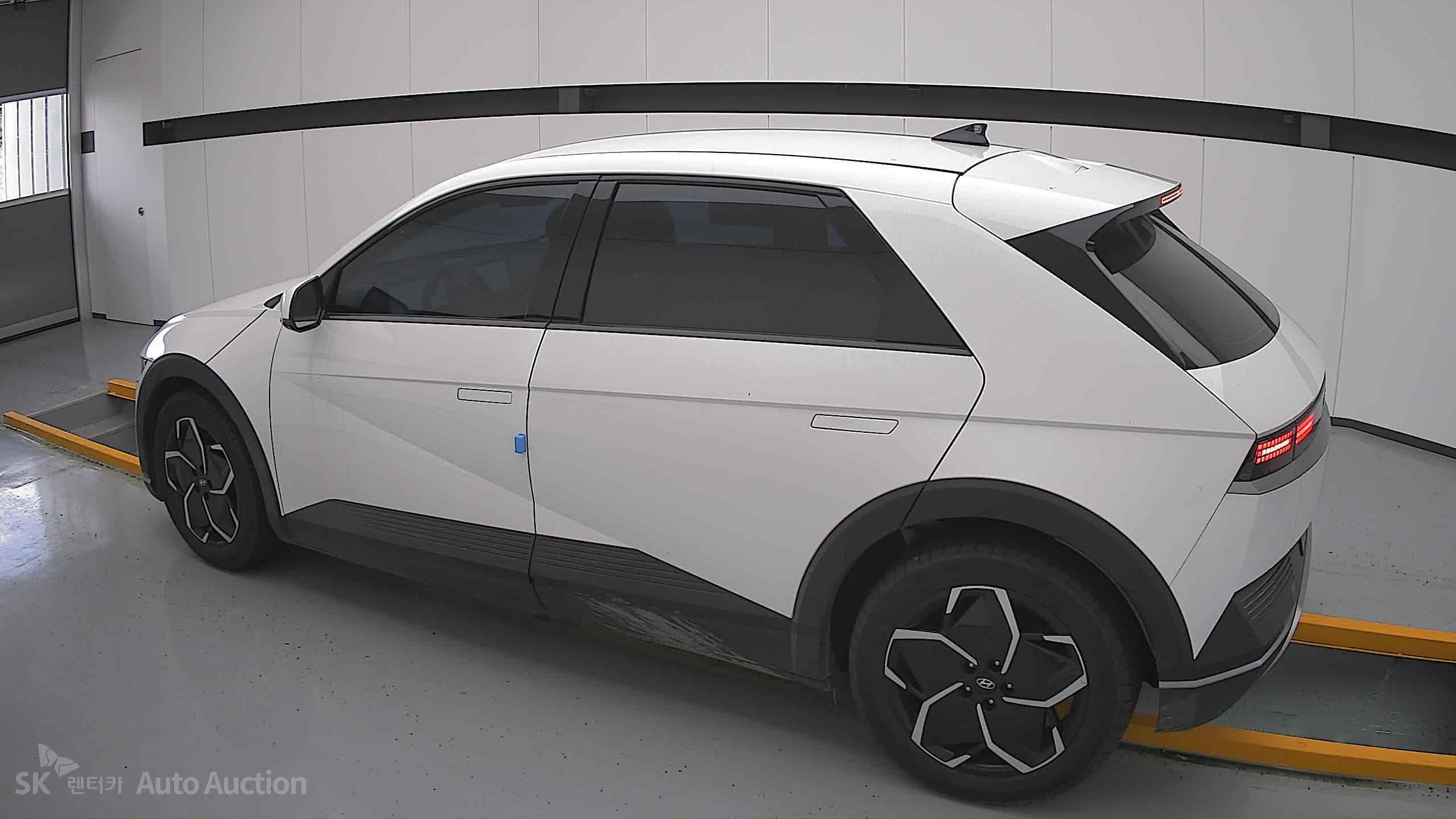 هيونداي Ioniq 2023 — صورة 14