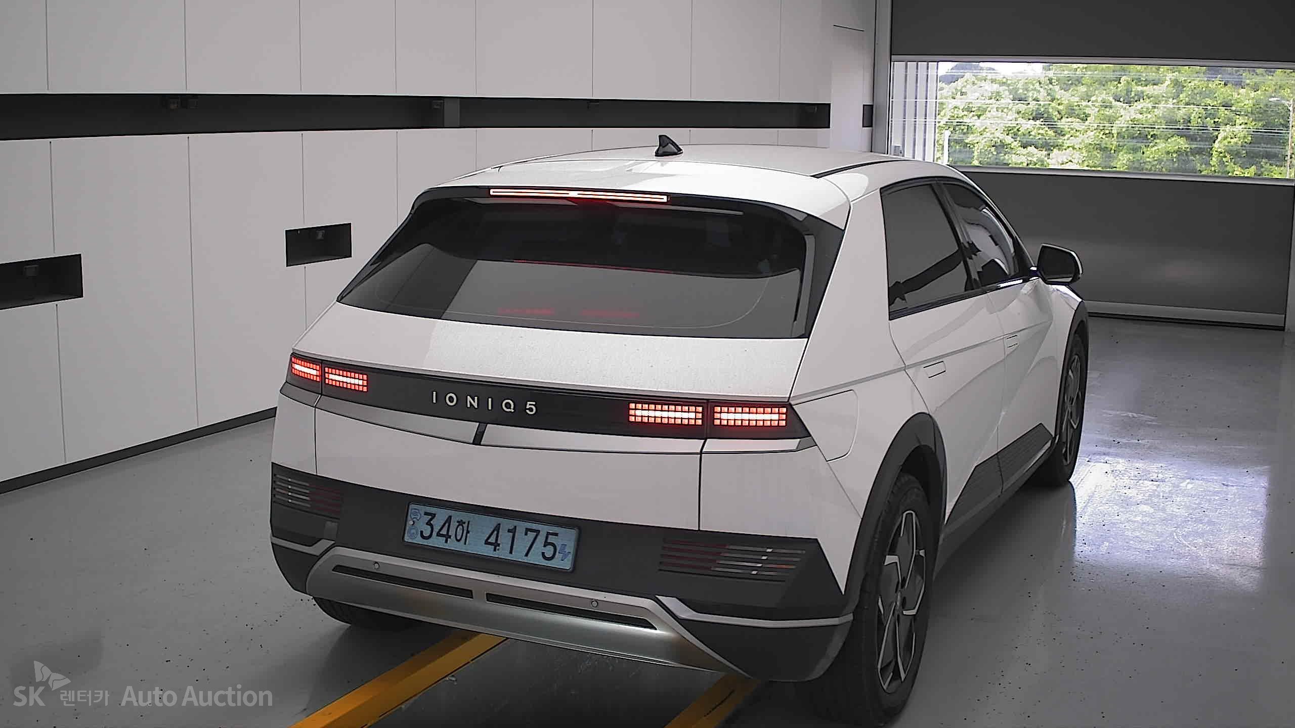 هيونداي Ioniq 2023 — صورة 16