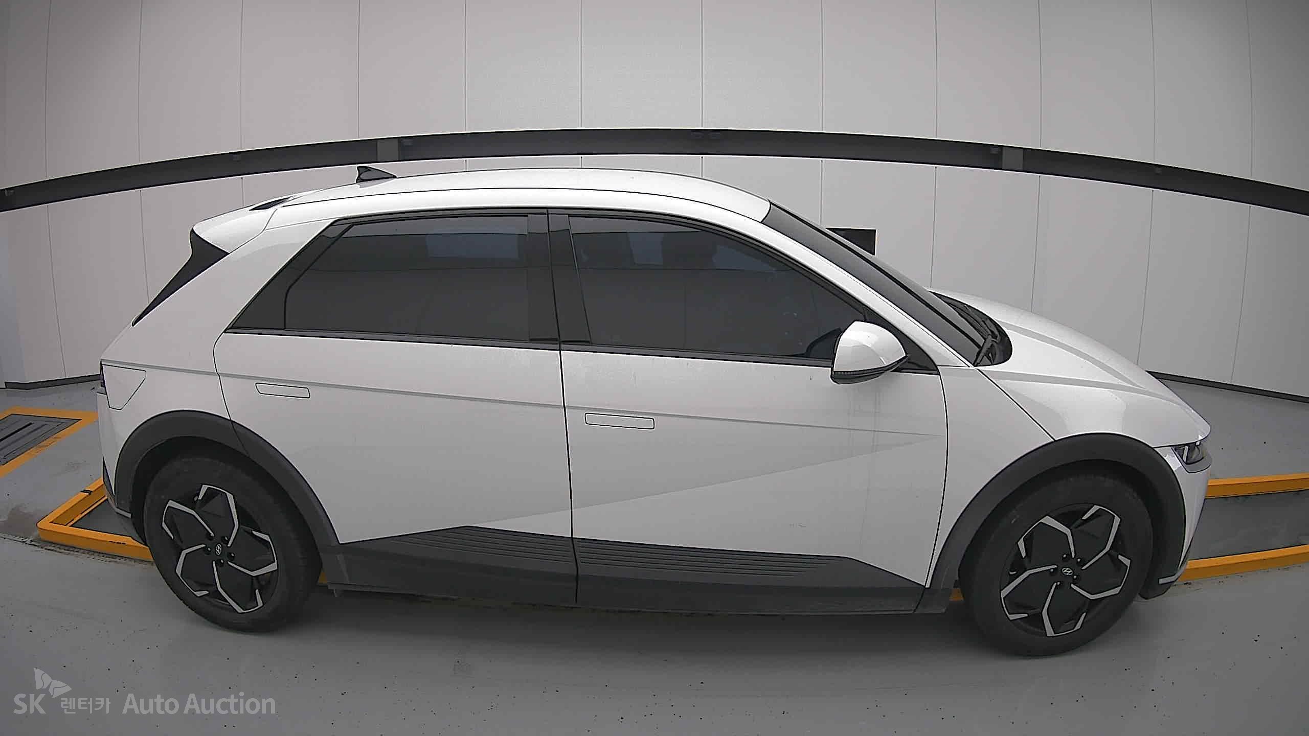 هيونداي Ioniq 2023 — صورة 19