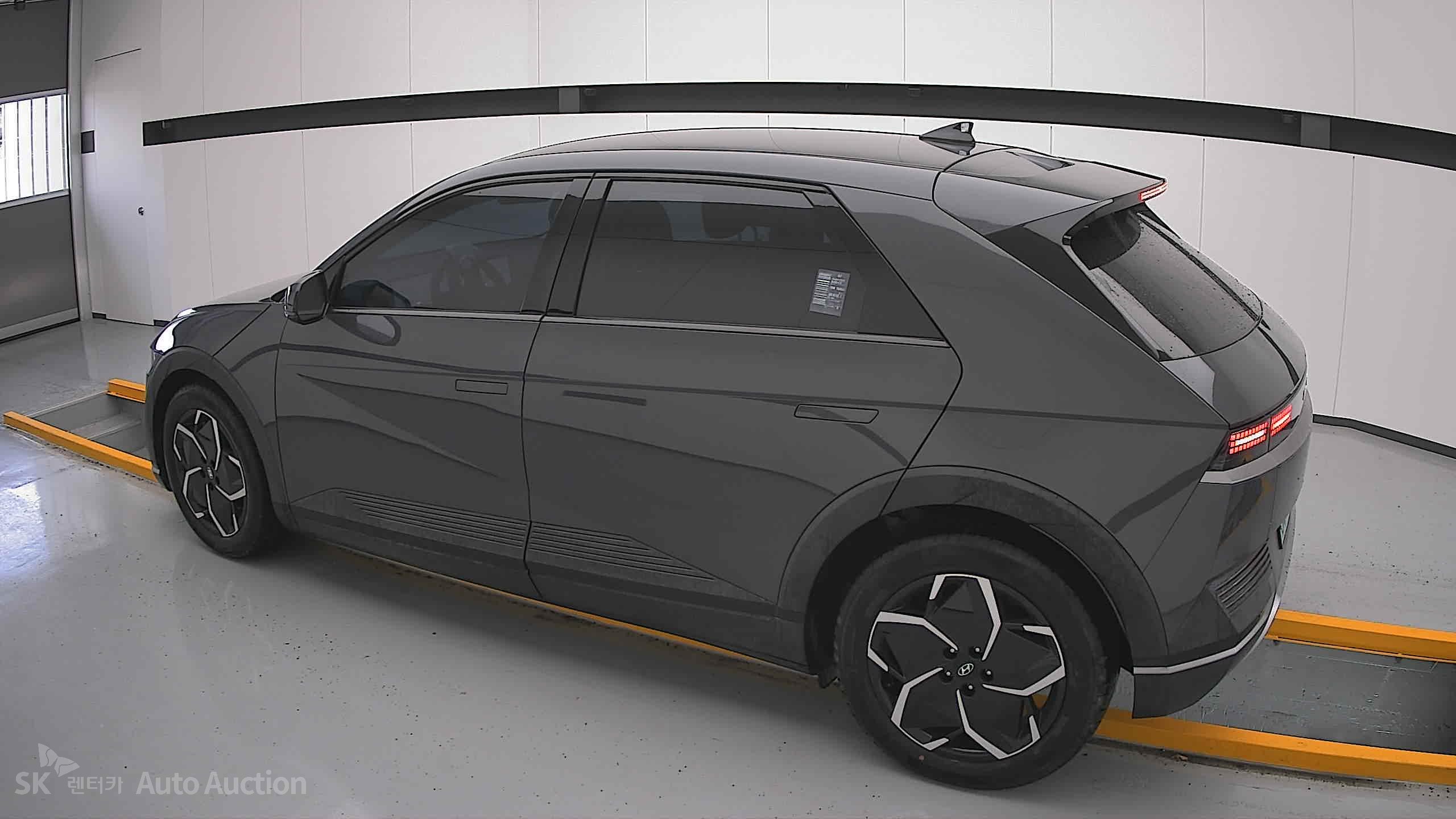 هيونداي Ioniq 2023 — صورة 14