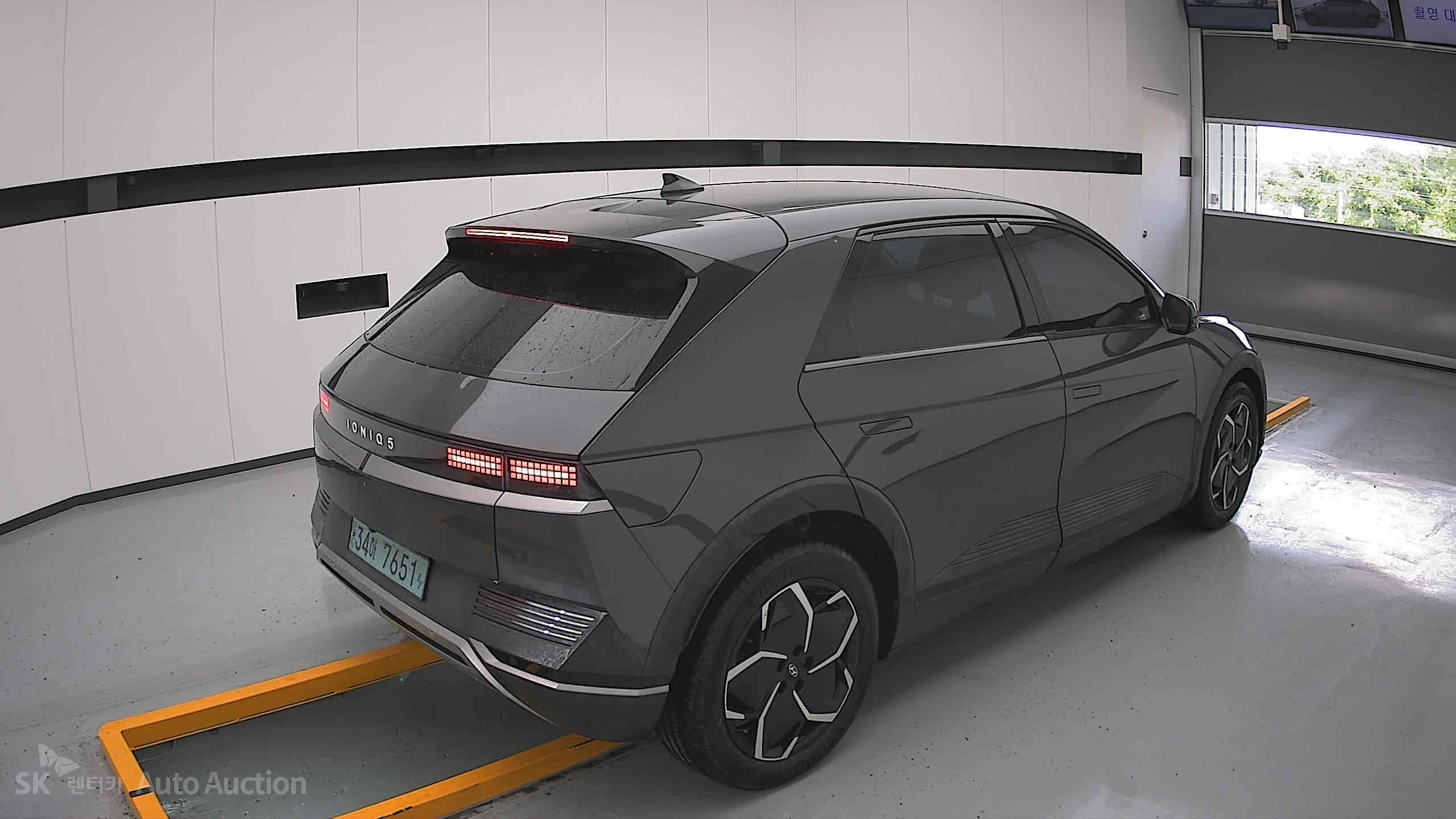 هيونداي Ioniq 2023 — صورة 17