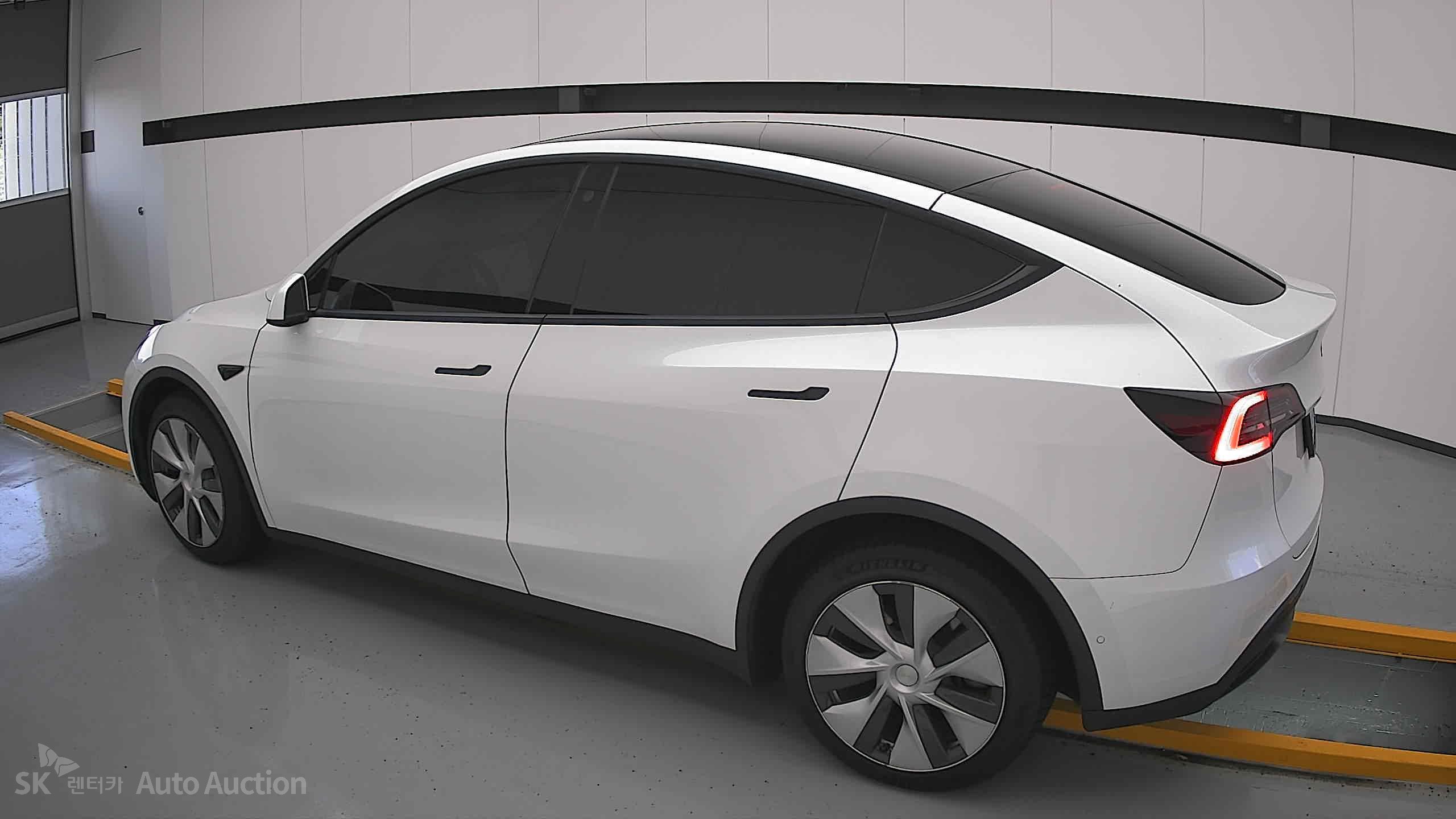 Tesla Model Y 2022 — صورة 14