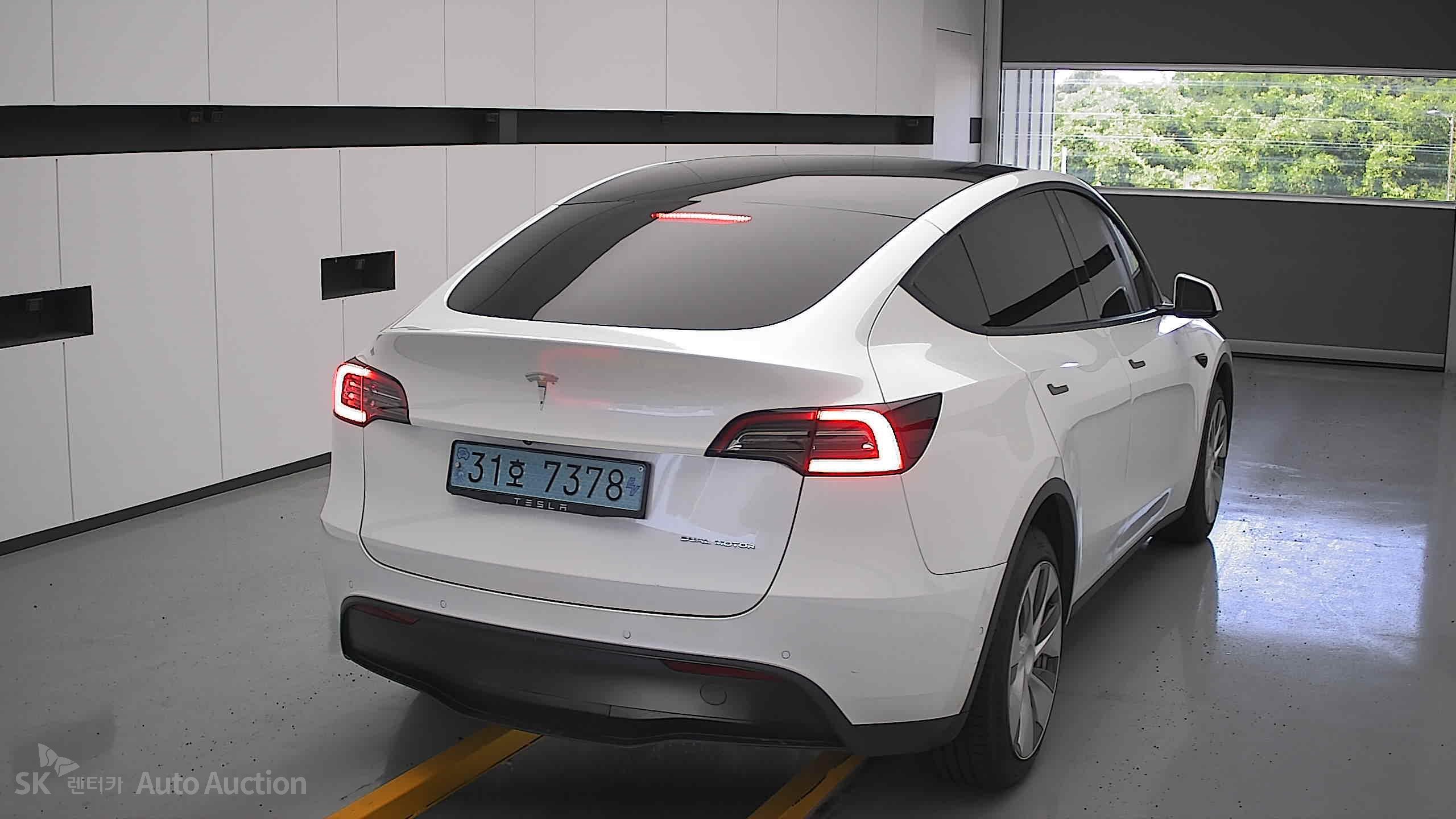 Tesla Model Y 2022 — صورة 16